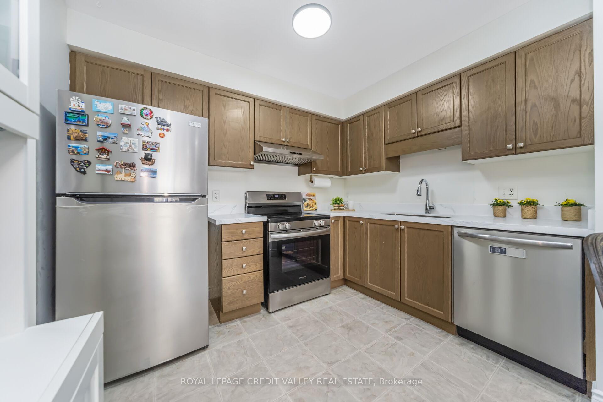 Photo 11 of 58 Rockcliffe Drive, Kitchener — HOMEH