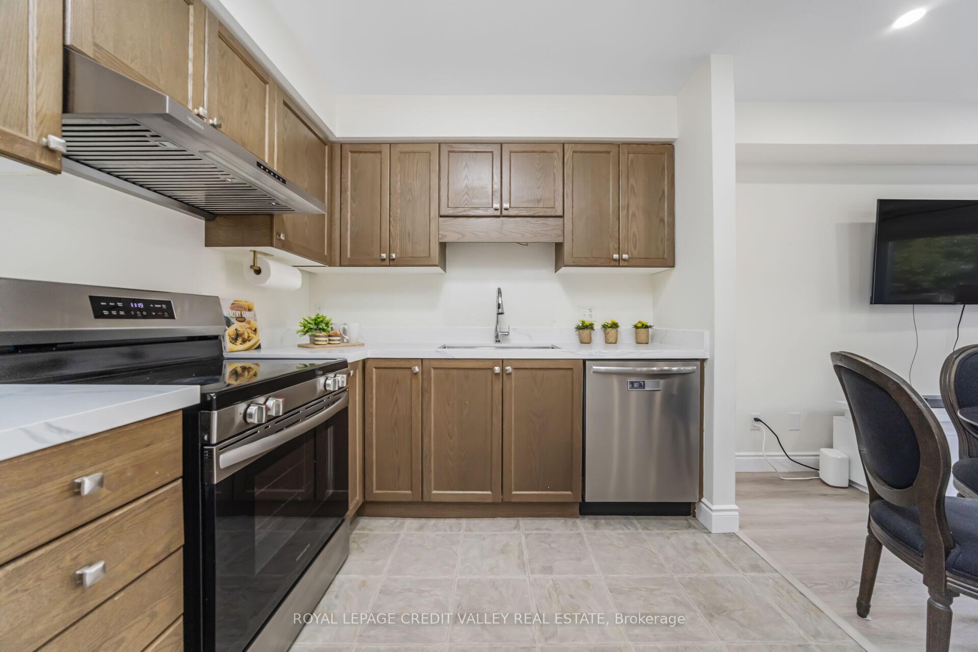 Photo 12 of 58 Rockcliffe Drive, Kitchener — HOMEH