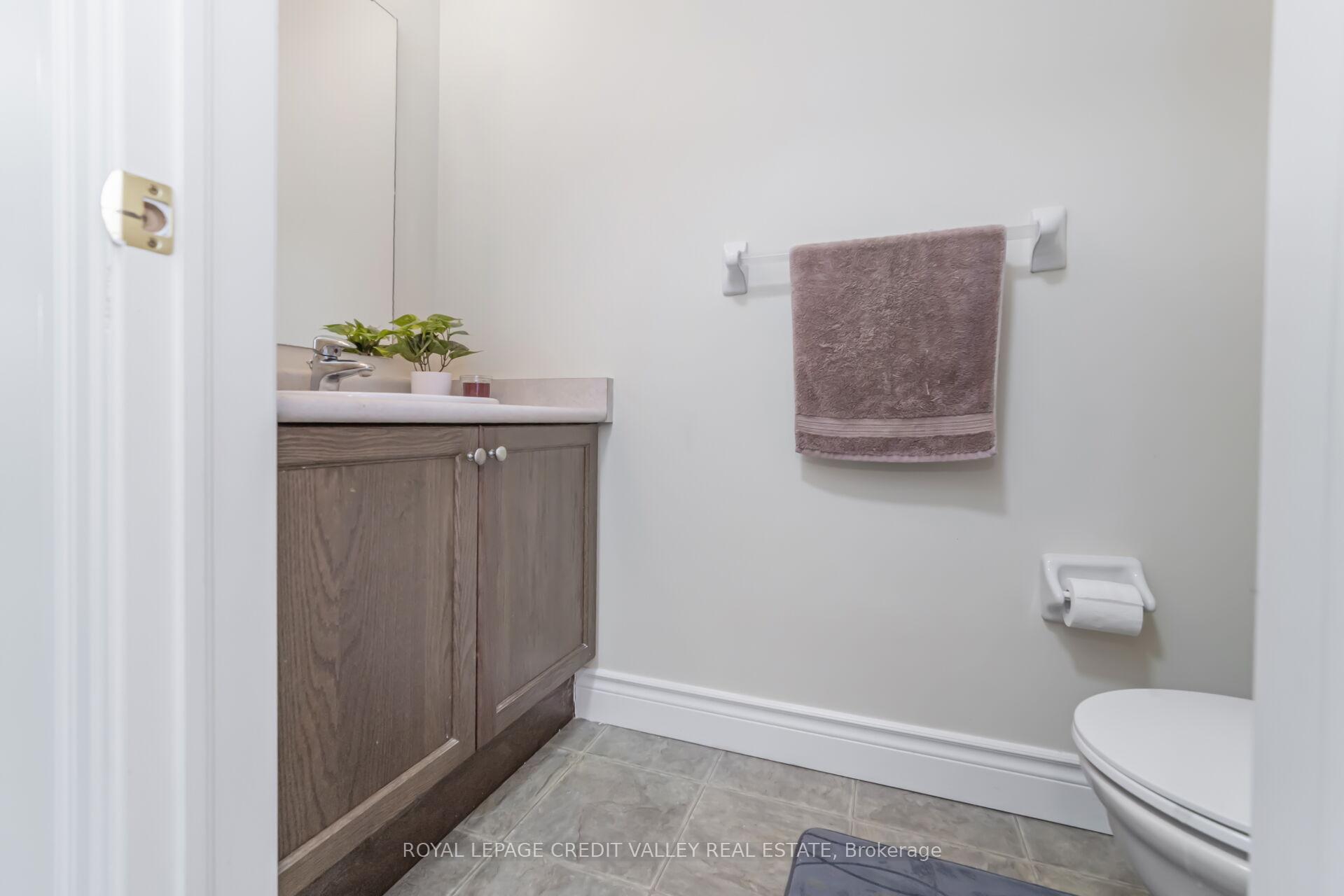 Photo 13 of 58 Rockcliffe Drive, Kitchener — HOMEH