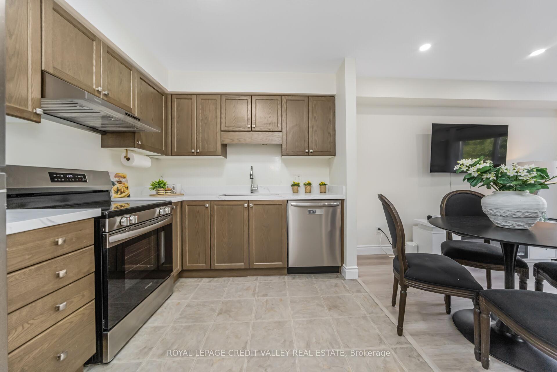 Photo 15 of 58 Rockcliffe Drive, Kitchener — HOMEH