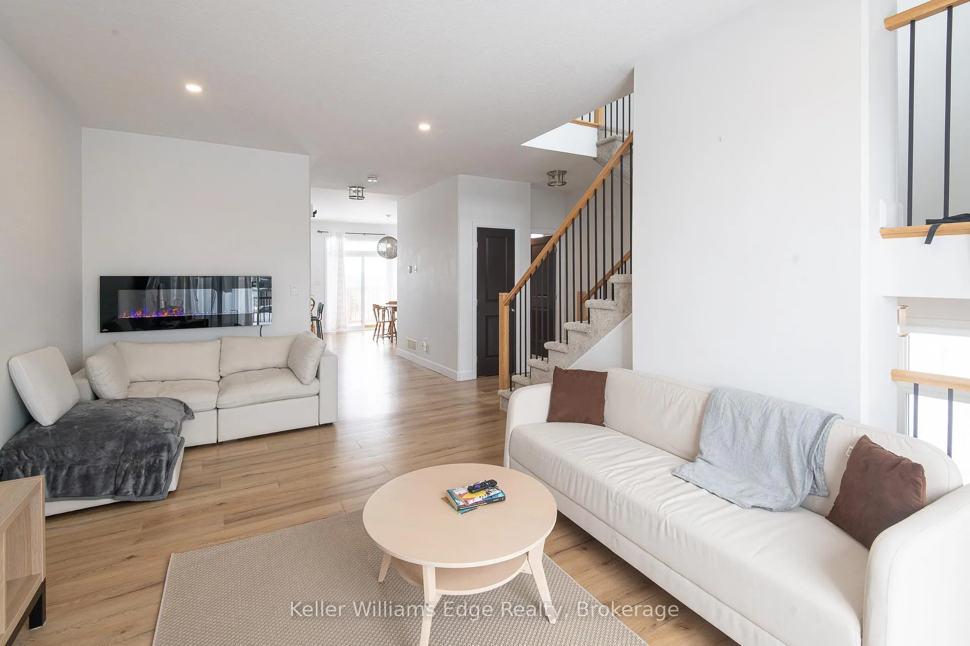 Photo 1 of 143 Superior Drive, Loyalist, Amherstview — HOMEH