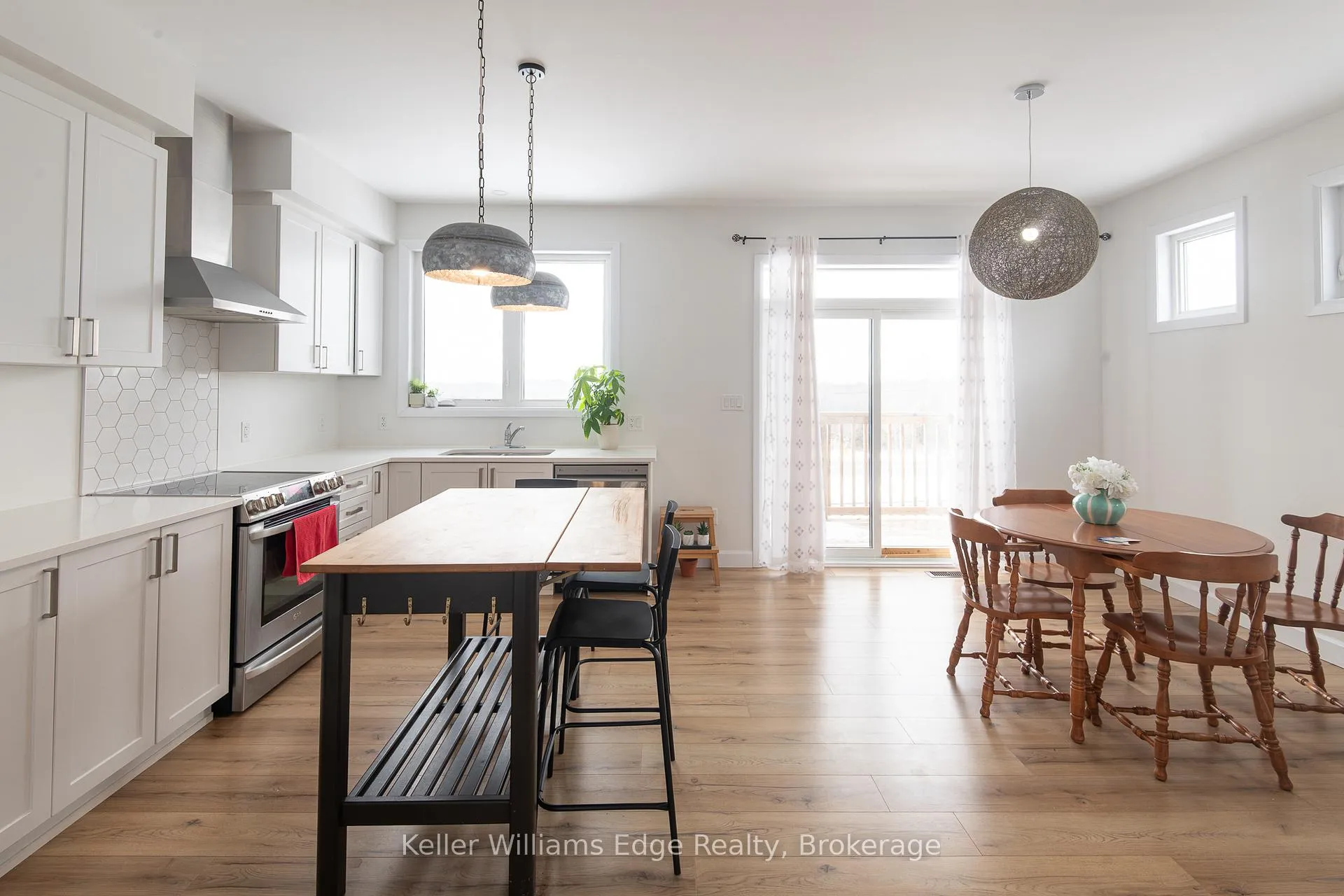 Photo 8 of 143 Superior Drive, Loyalist, Amherstview — HOMEH