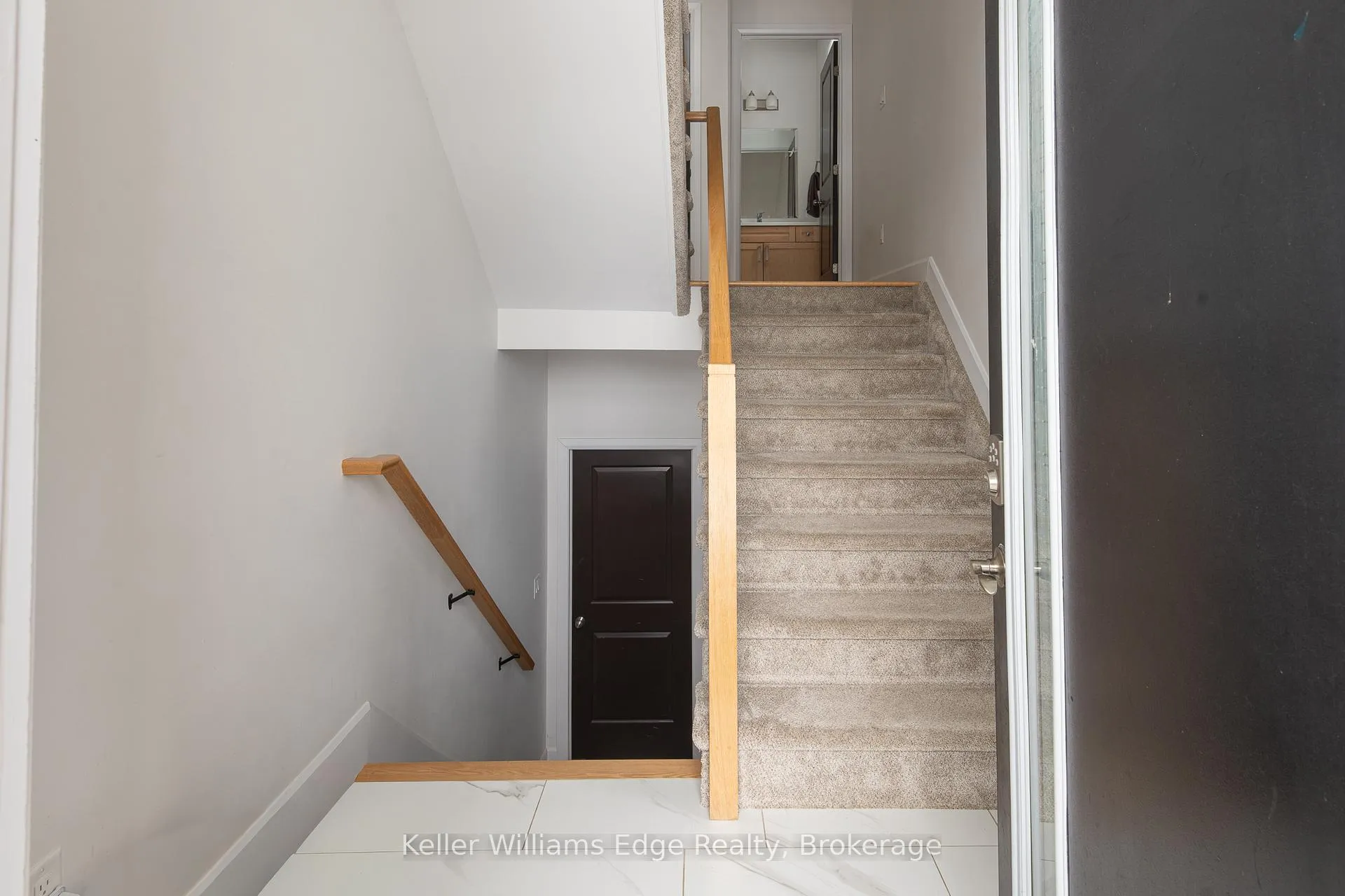Photo 10 of 143 Superior Drive, Loyalist, Amherstview — HOMEH