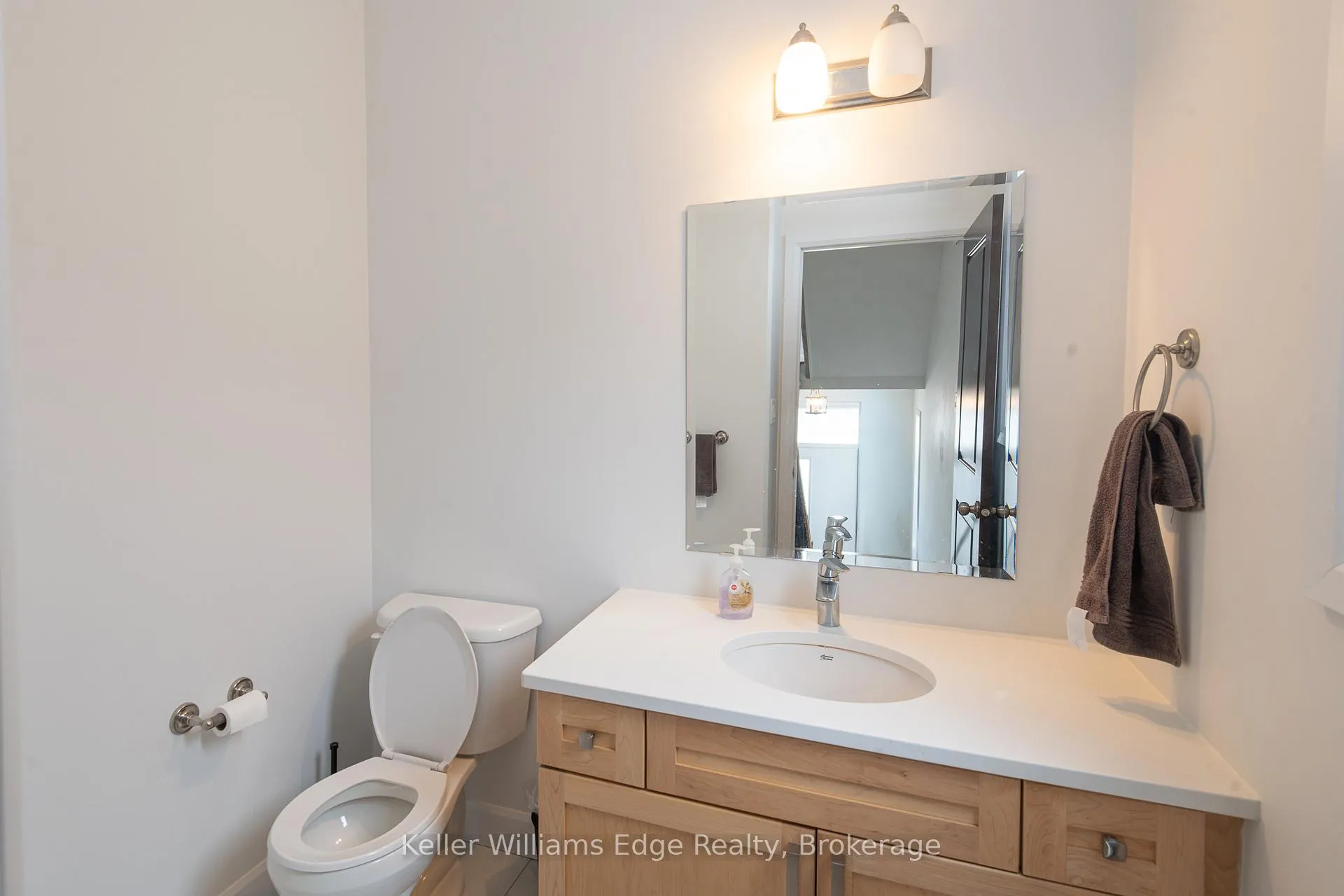 Photo 12 of 143 Superior Drive, Loyalist, Amherstview — HOMEH