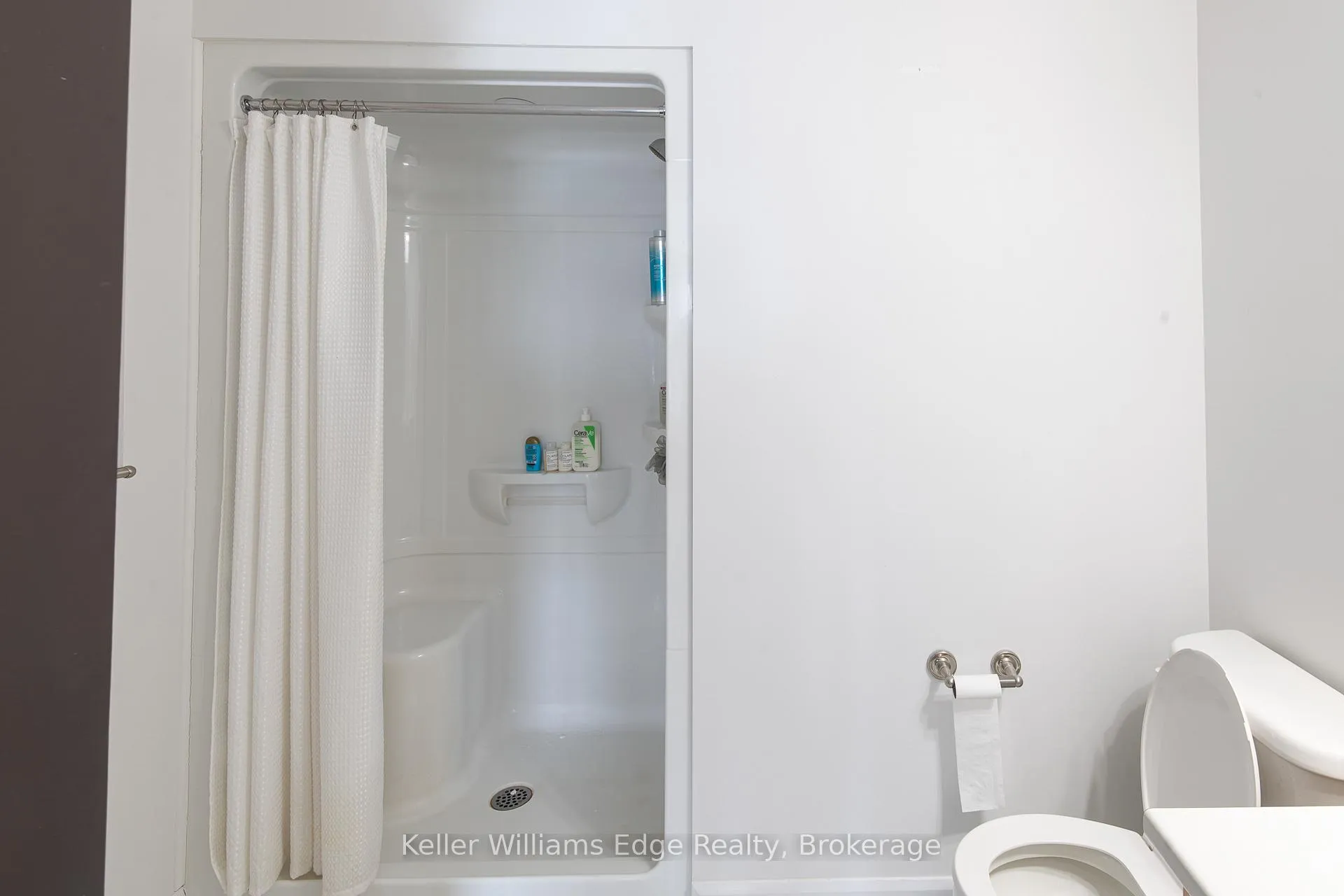 Photo 19 of 143 Superior Drive, Loyalist, Amherstview — HOMEH