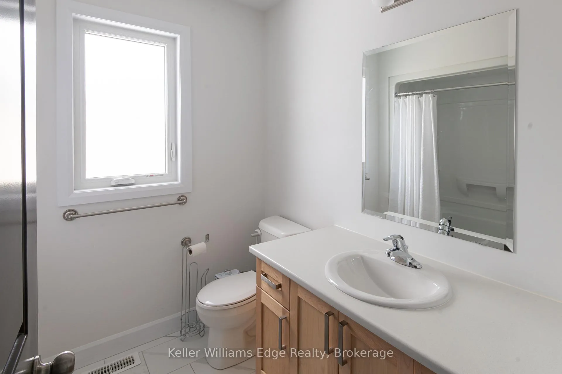 Photo 23 of 143 Superior Drive, Loyalist, Amherstview — HOMEH