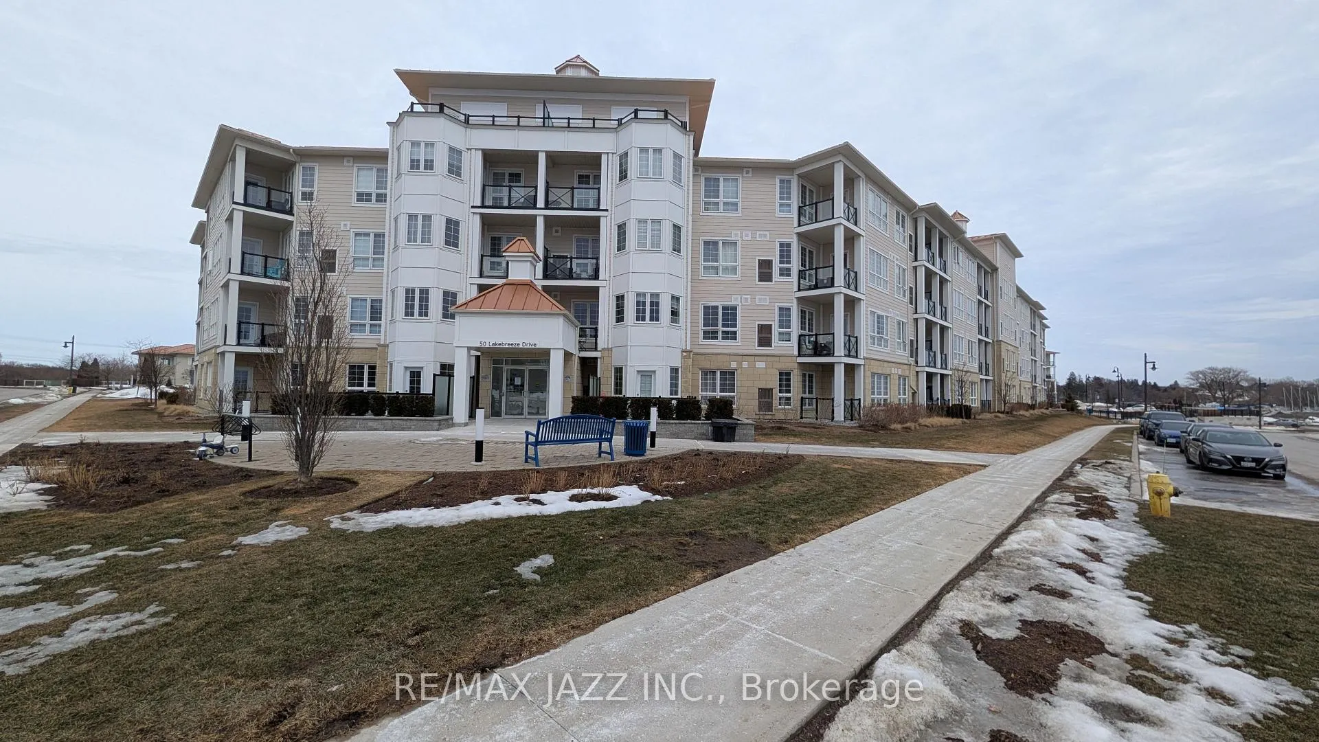 Front of Unit 414, 50 Lakebreeze Drive