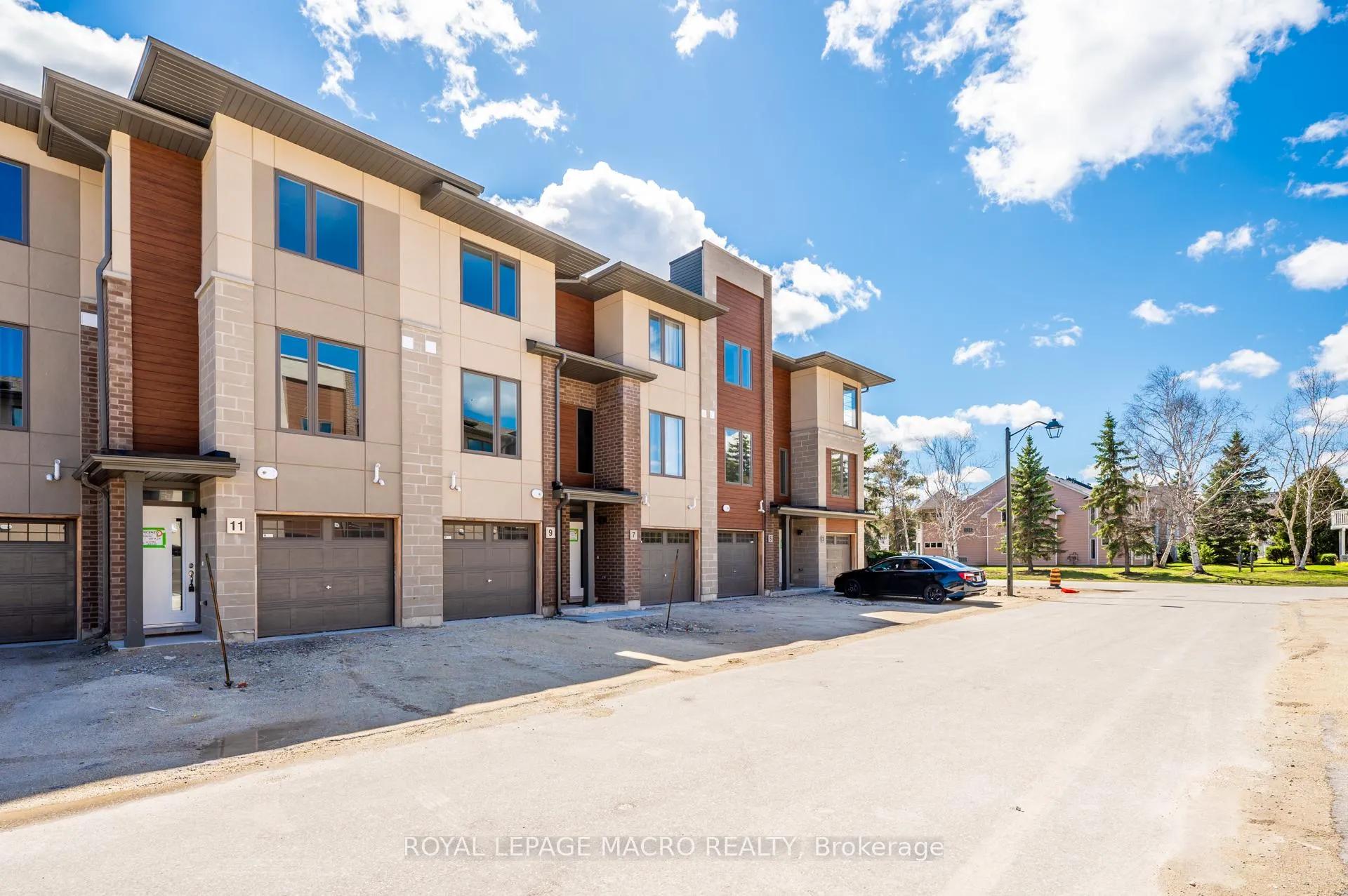 Photo 2 of 11 Winters Crescent, Collingwood — HOMEH
