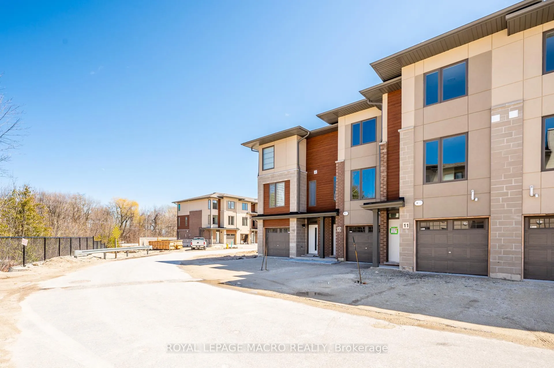 Photo 3 of 11 Winters Crescent, Collingwood — HOMEH
