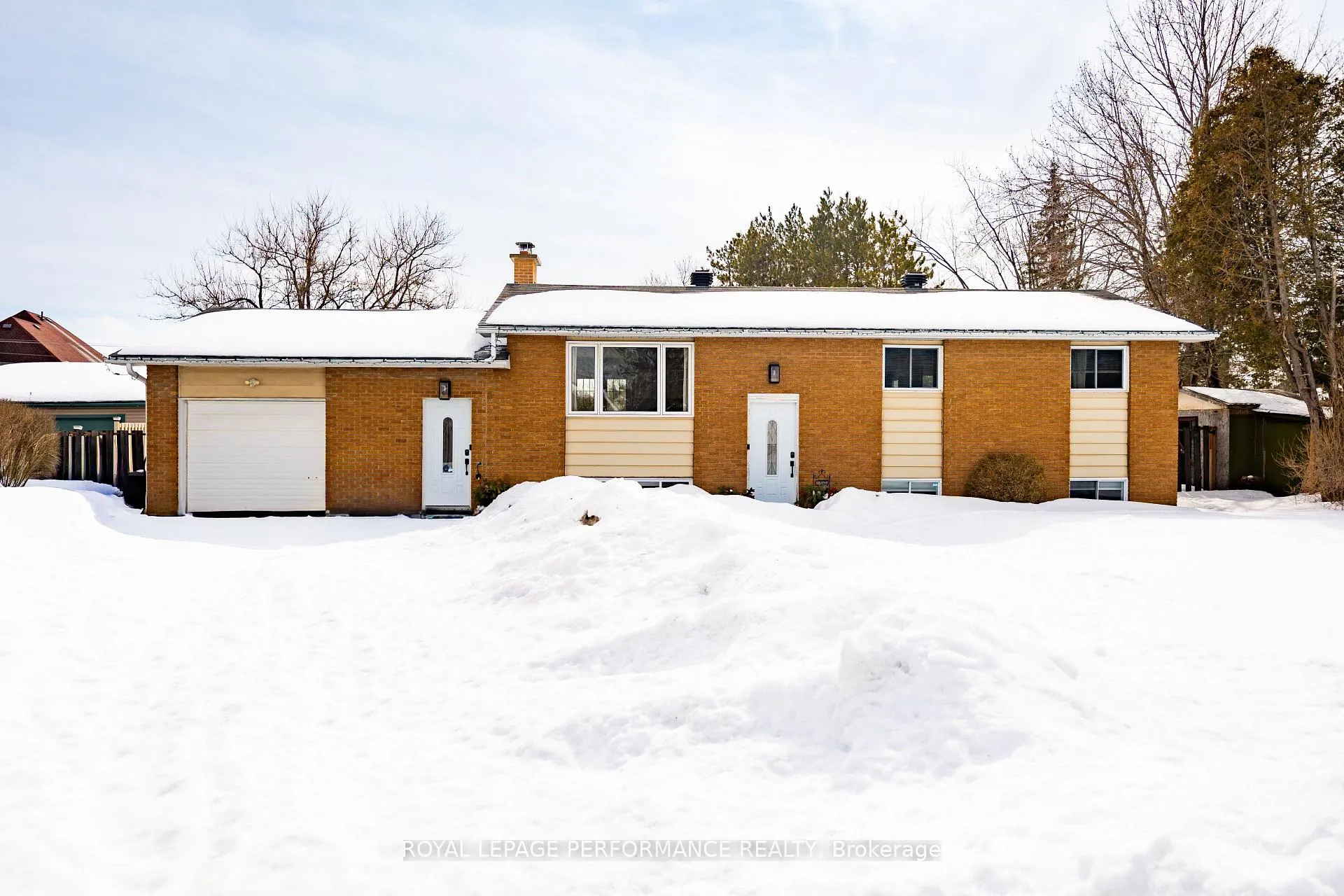 Front of 17406 County Road 18
