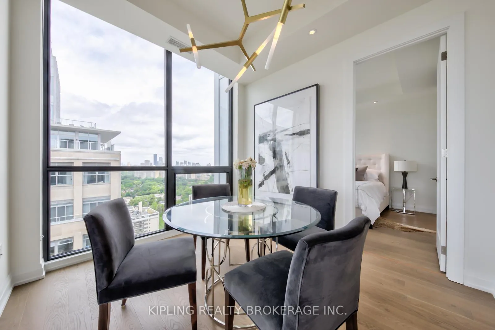 Photo 3 of Unit 2403, 101 St Clair Avenue W, Toronto, Yonge-St. Clair — HOMEH