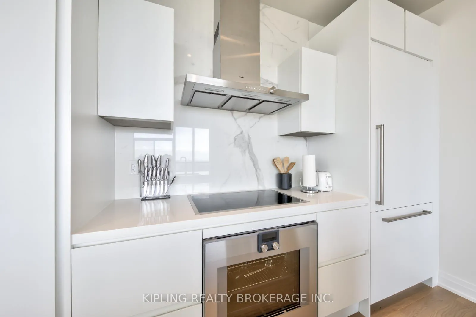 Photo 4 of Unit 2403, 101 St Clair Avenue W, Toronto, Yonge-St. Clair — HOMEH