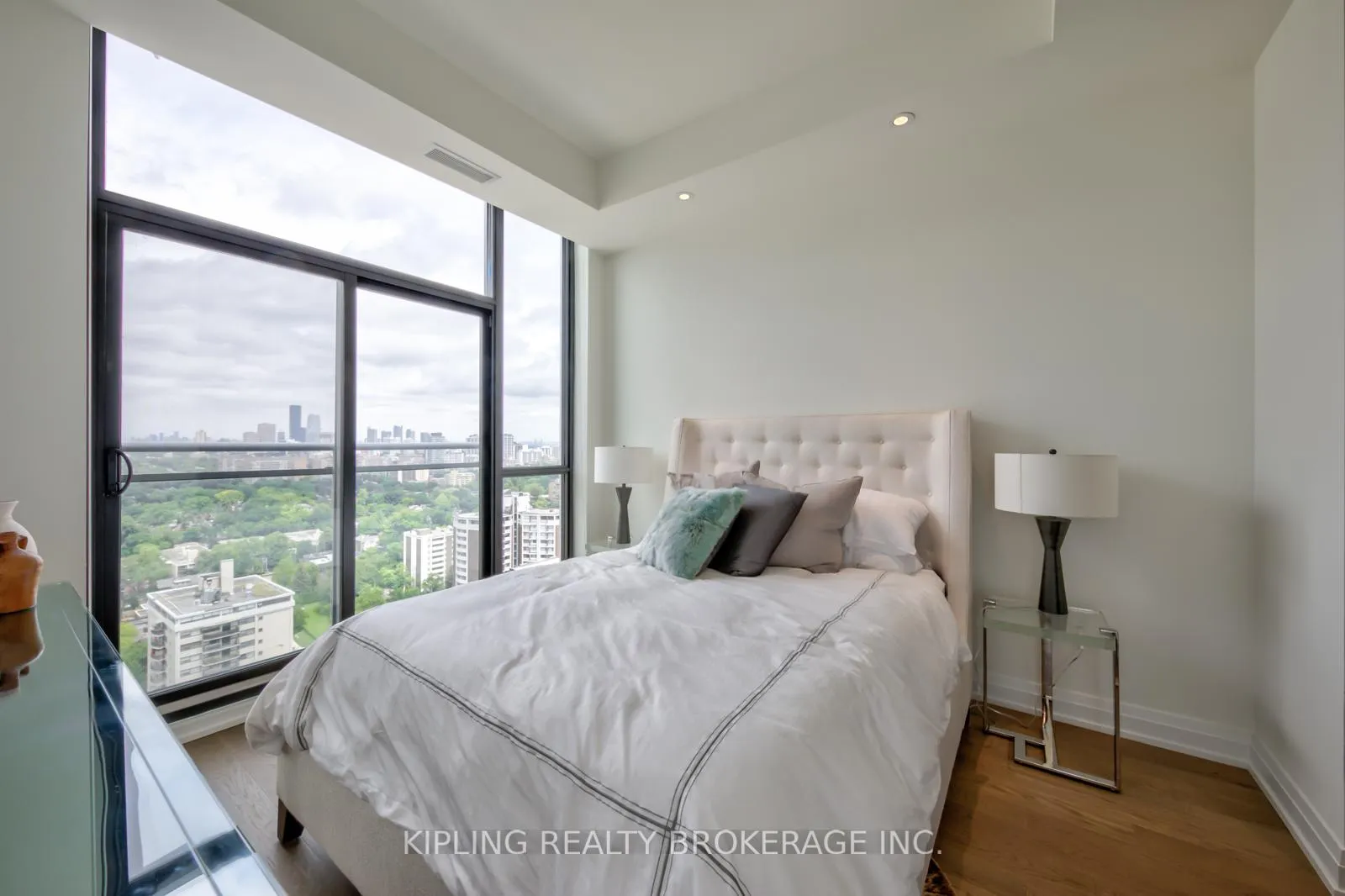 Photo 6 of Unit 2403, 101 St Clair Avenue W, Toronto, Yonge-St. Clair — HOMEH