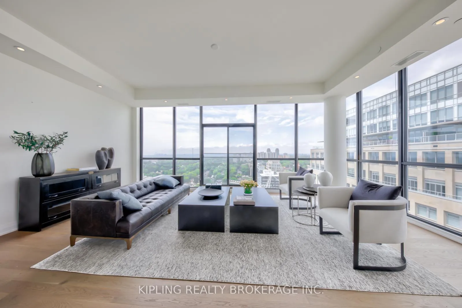 Photo 8 of Unit 2403, 101 St Clair Avenue W, Toronto, Yonge-St. Clair — HOMEH