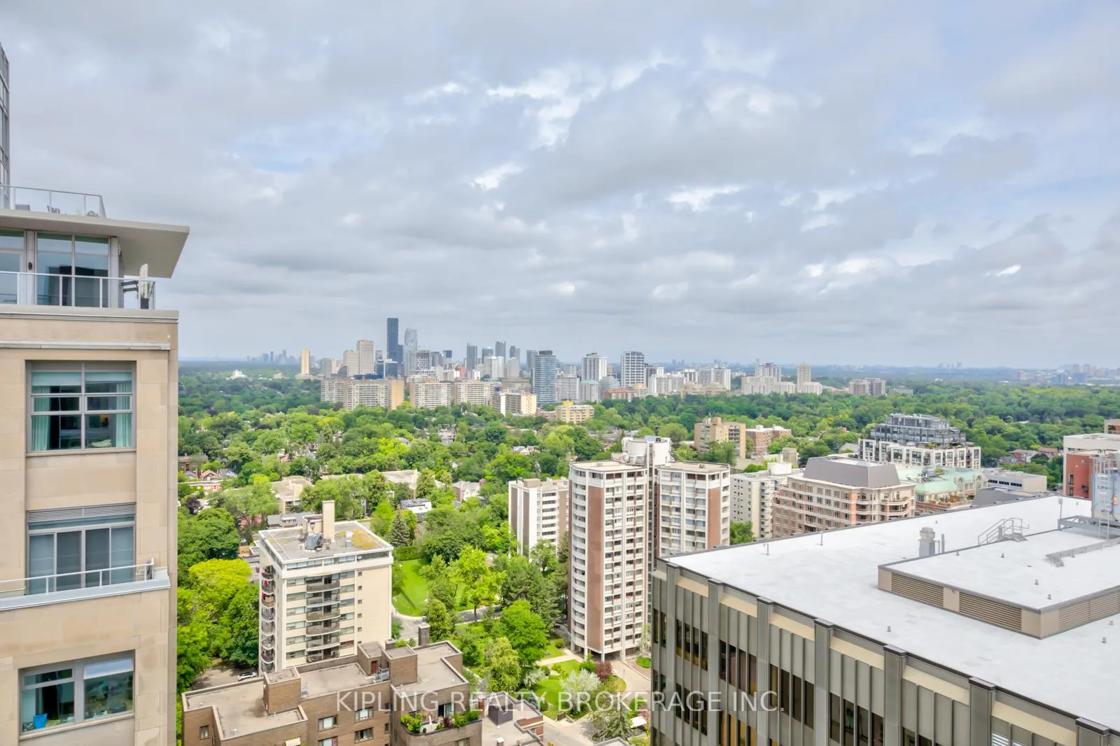 Photo 13 of Unit 2403, 101 St Clair Avenue W, Toronto, Yonge-St. Clair — HOMEH