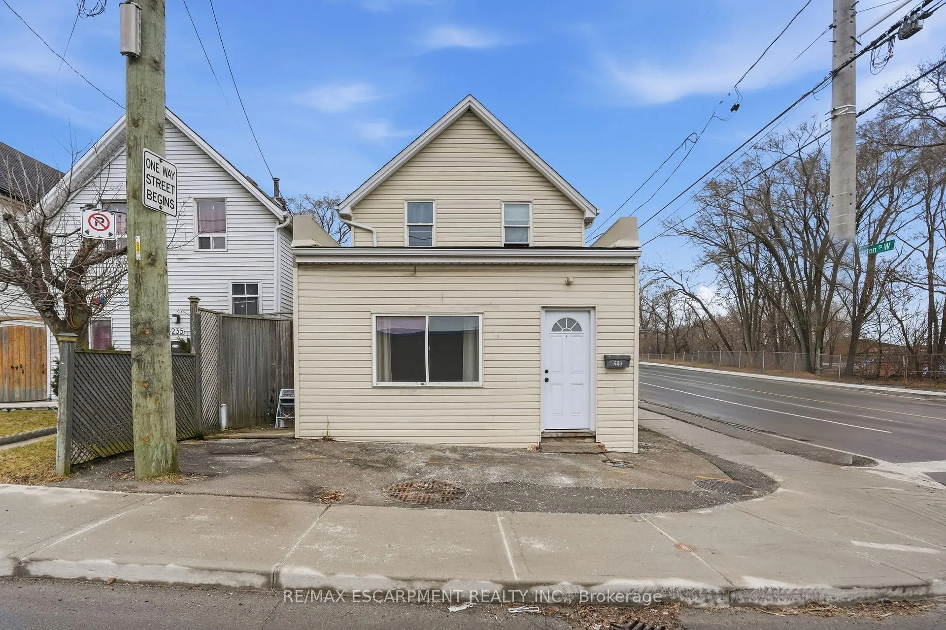 Photo 3 of Unit BACHELOR, 237 Queen Street, Hamilton, Strathcona — HOMEH