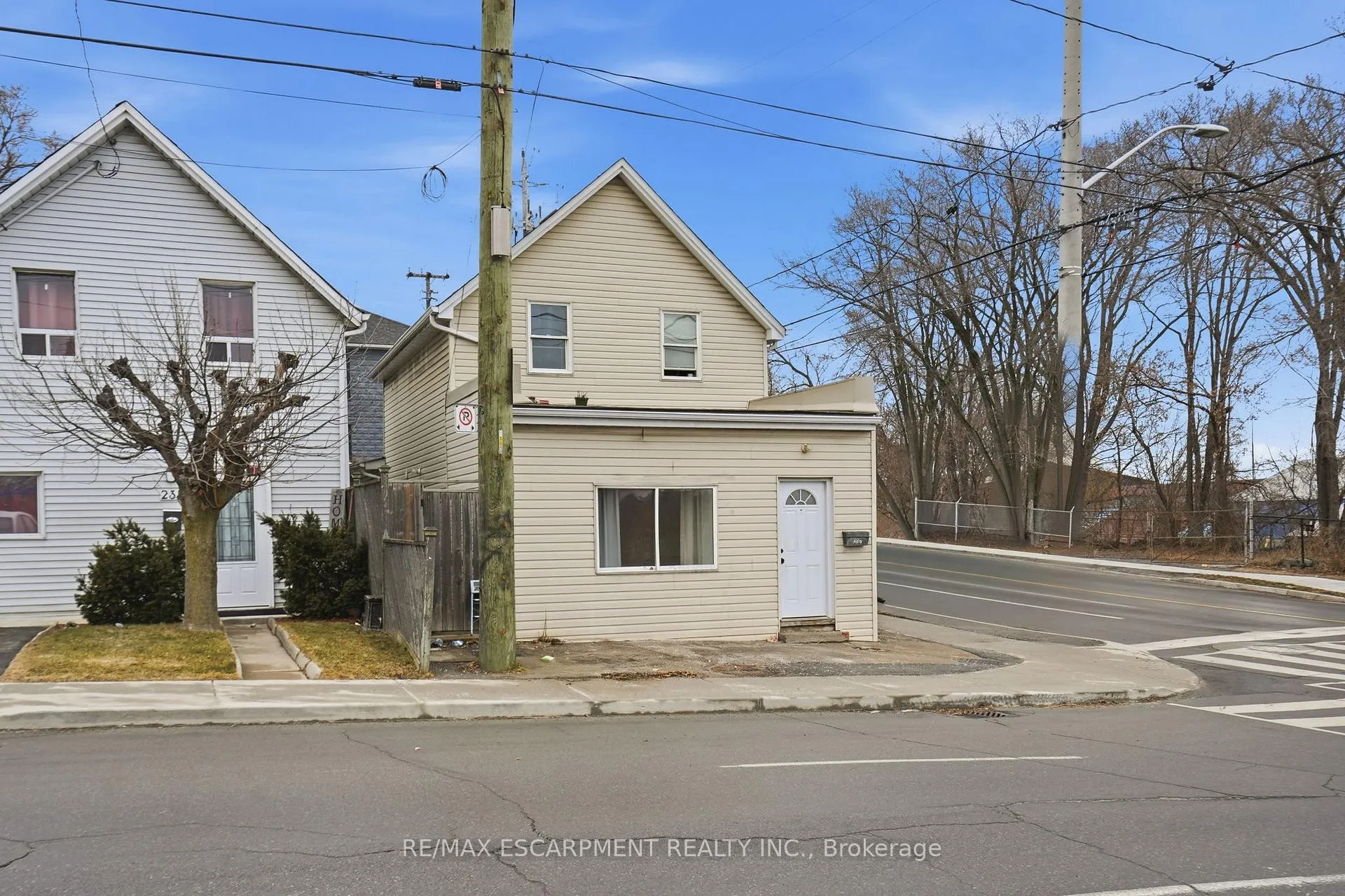Photo 4 of Unit BACHELOR, 237 Queen Street, Hamilton, Strathcona — HOMEH