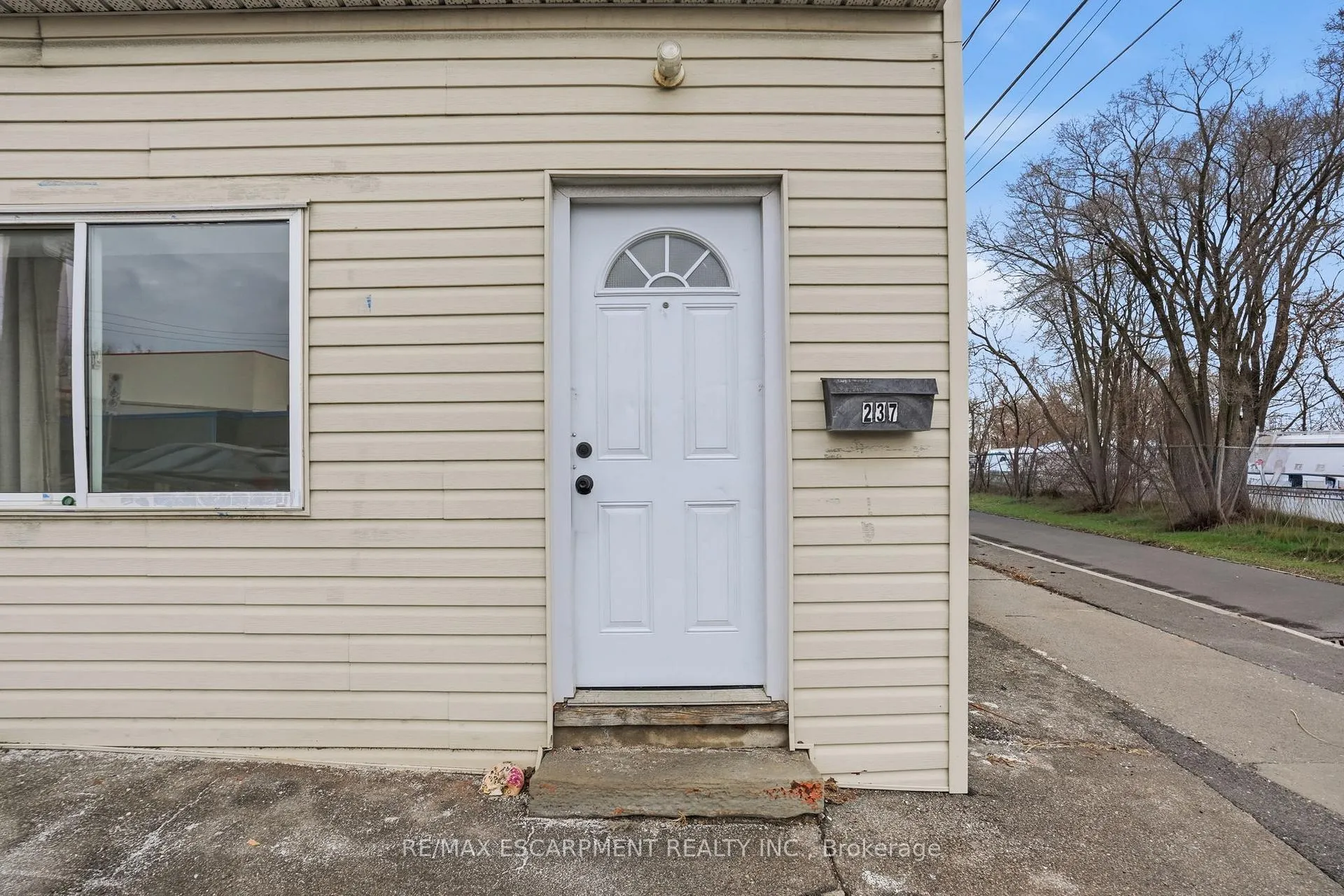 Photo 6 of Unit BACHELOR, 237 Queen Street, Hamilton, Strathcona — HOMEH