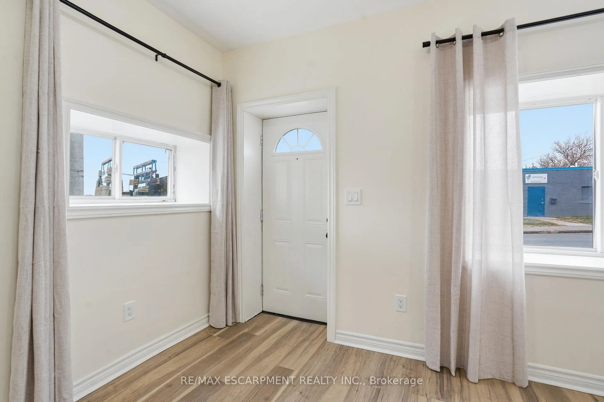 Photo 7 of Unit BACHELOR, 237 Queen Street, Hamilton, Strathcona — HOMEH