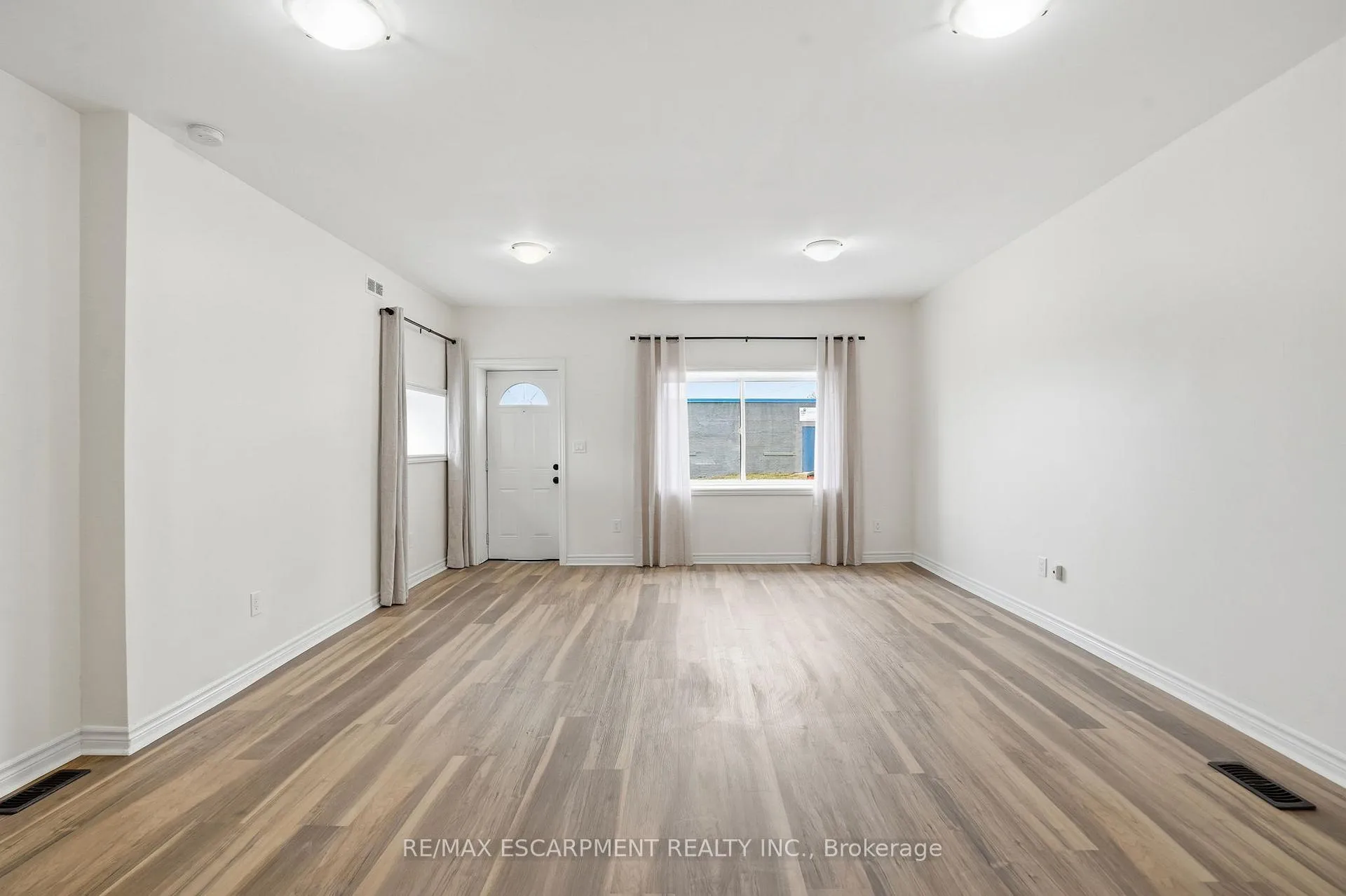 Photo 8 of Unit BACHELOR, 237 Queen Street, Hamilton, Strathcona — HOMEH