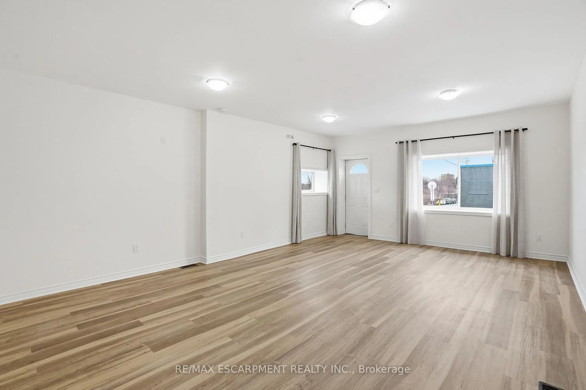 Photo 13 of Unit BACHELOR, 237 Queen Street, Hamilton, Strathcona — HOMEH