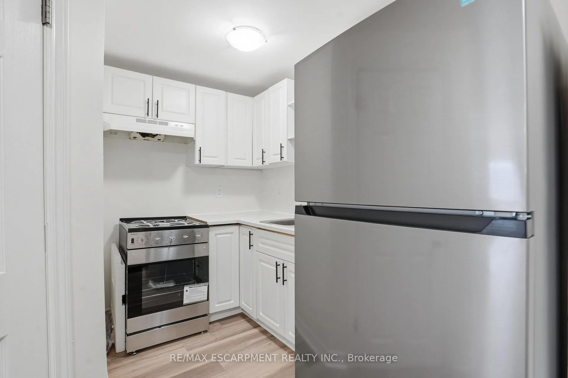Photo 16 of Unit BACHELOR, 237 Queen Street, Hamilton, Strathcona — HOMEH