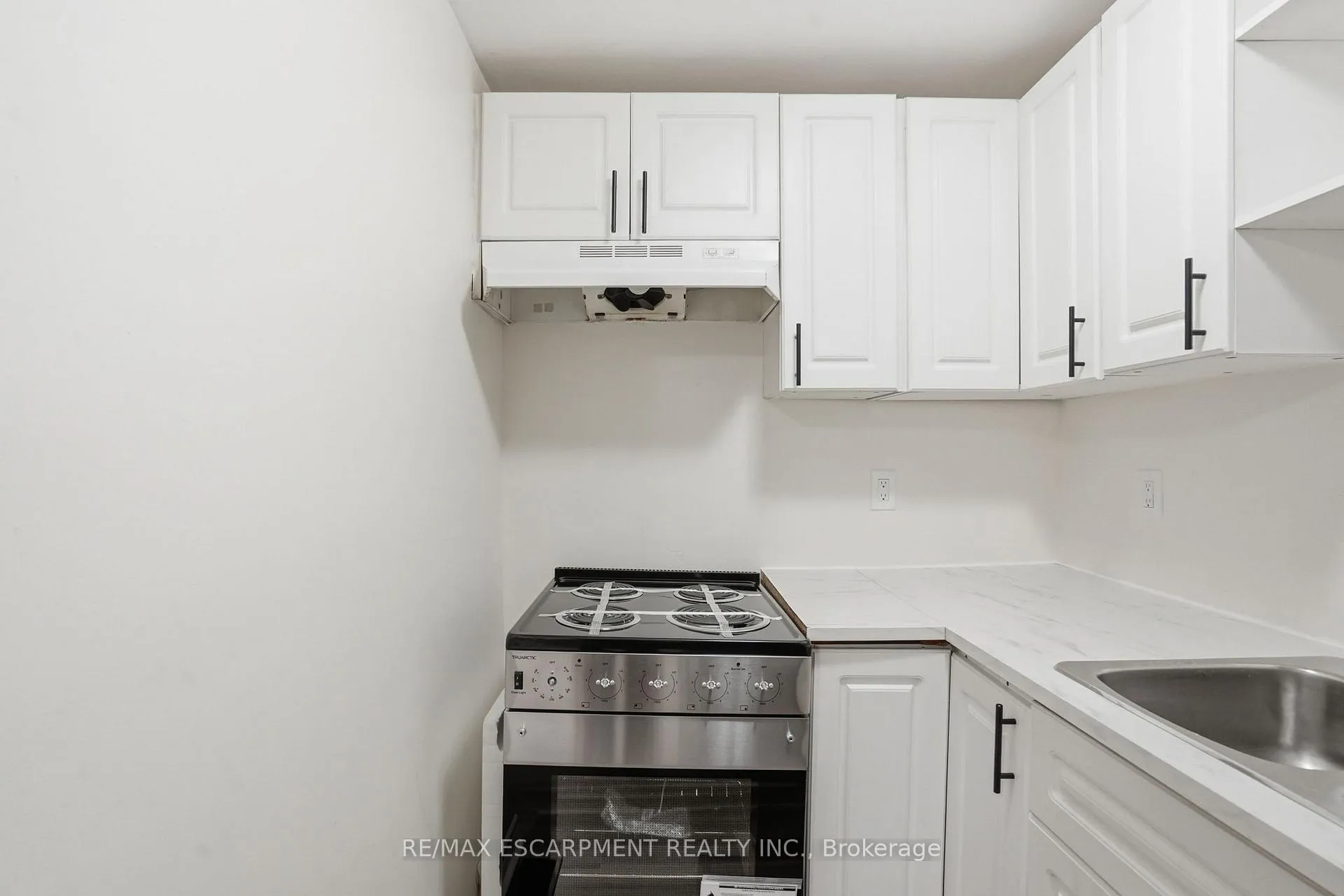 Photo 19 of Unit BACHELOR, 237 Queen Street, Hamilton, Strathcona — HOMEH