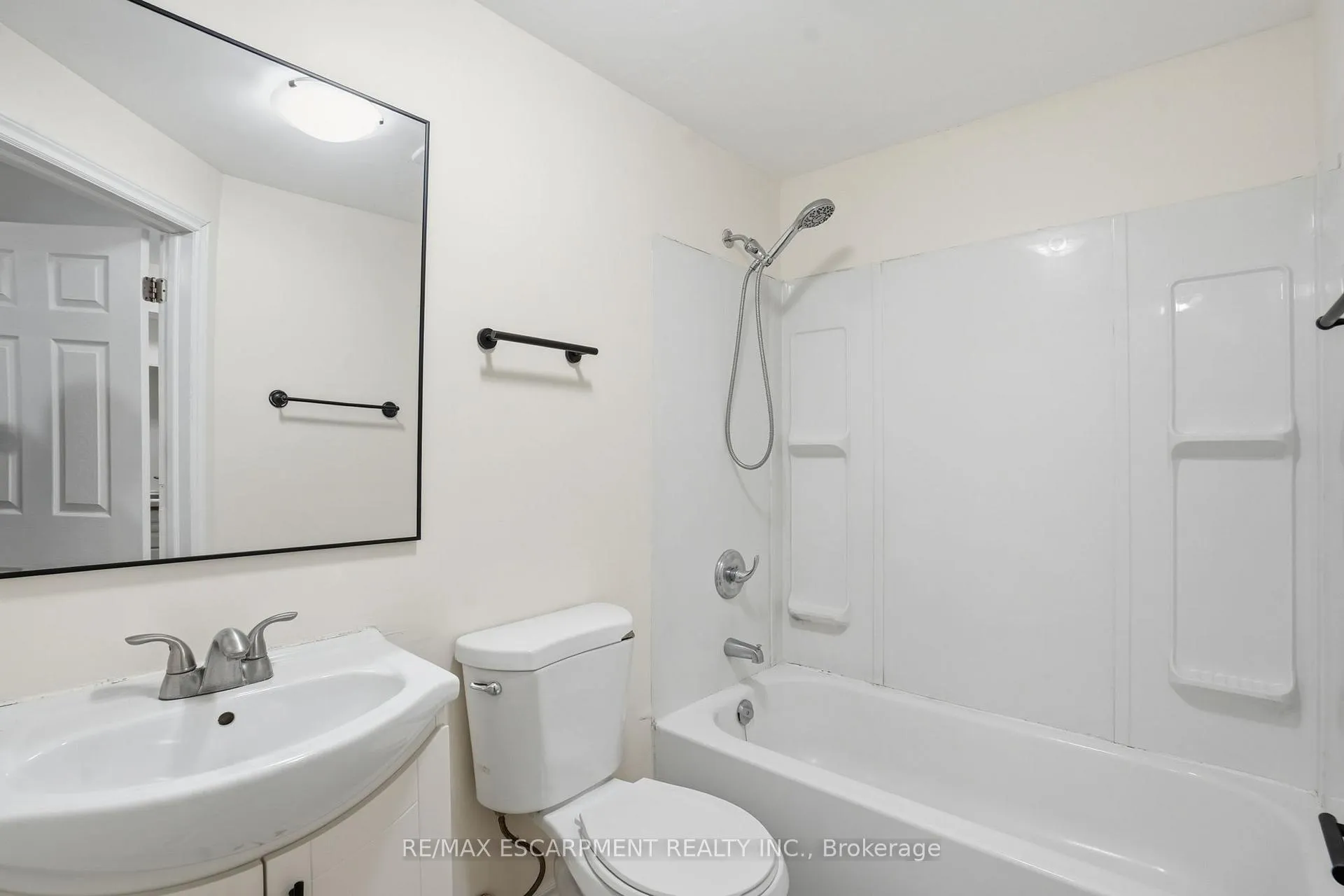 Photo 22 of Unit BACHELOR, 237 Queen Street, Hamilton, Strathcona — HOMEH