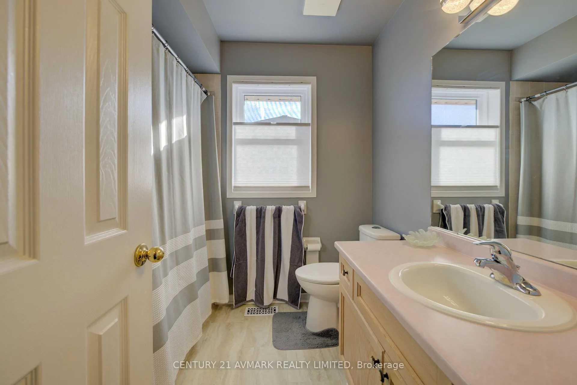 Photo 22 of 4893 Northgate Crescent, Lincoln, Lincoln Lake — HOMEH