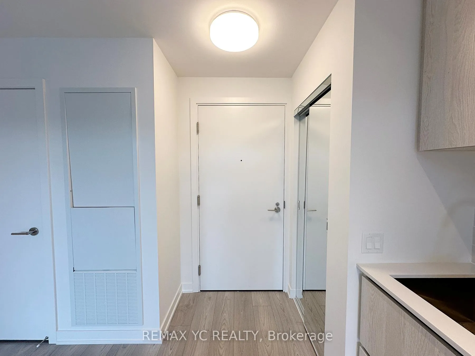 Photo 5 of Unit 2806, 110 Broadway Avenue, Toronto, Mount Pleasant West — HOMEH