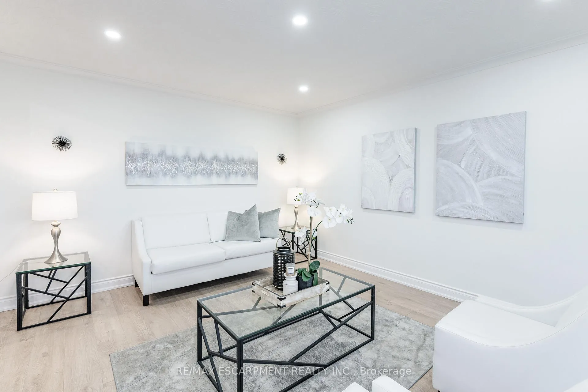 Photo 3 of Unit MAIN, 3045 Portage Road, Niagara Falls, Church's Lane — HOMEH