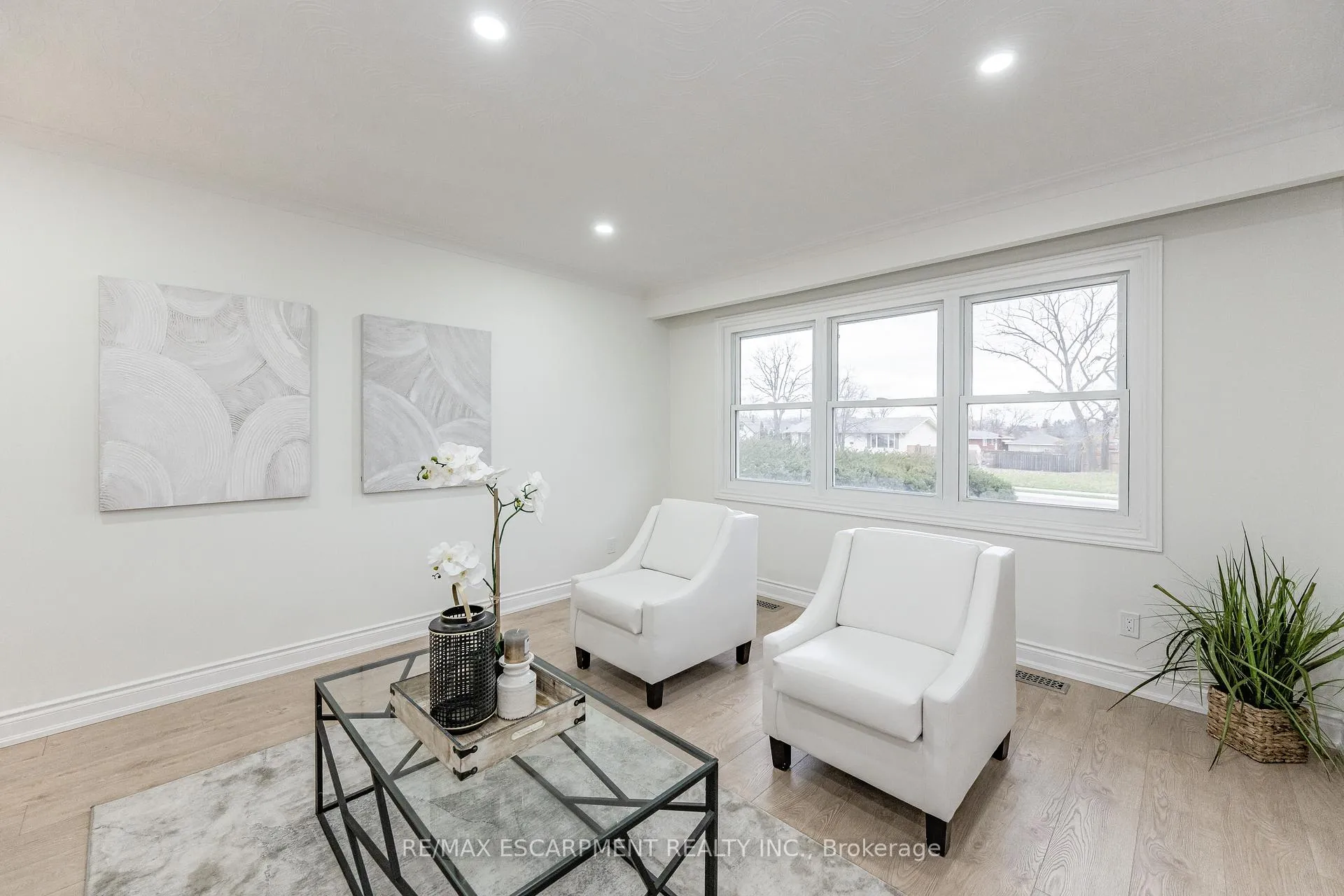 Photo 4 of Unit MAIN, 3045 Portage Road, Niagara Falls, Church's Lane — HOMEH