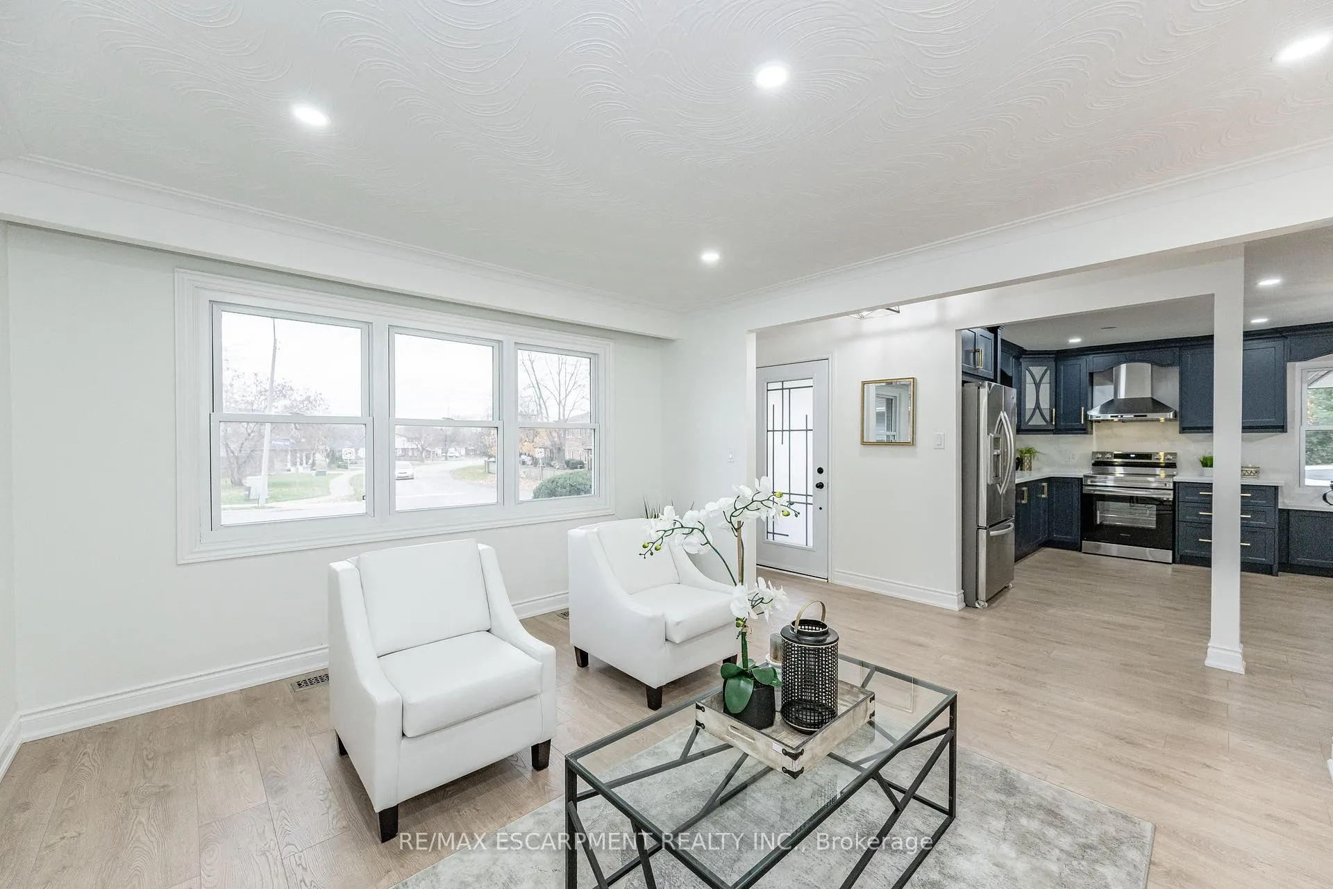 Photo 5 of Unit MAIN, 3045 Portage Road, Niagara Falls, Church's Lane — HOMEH