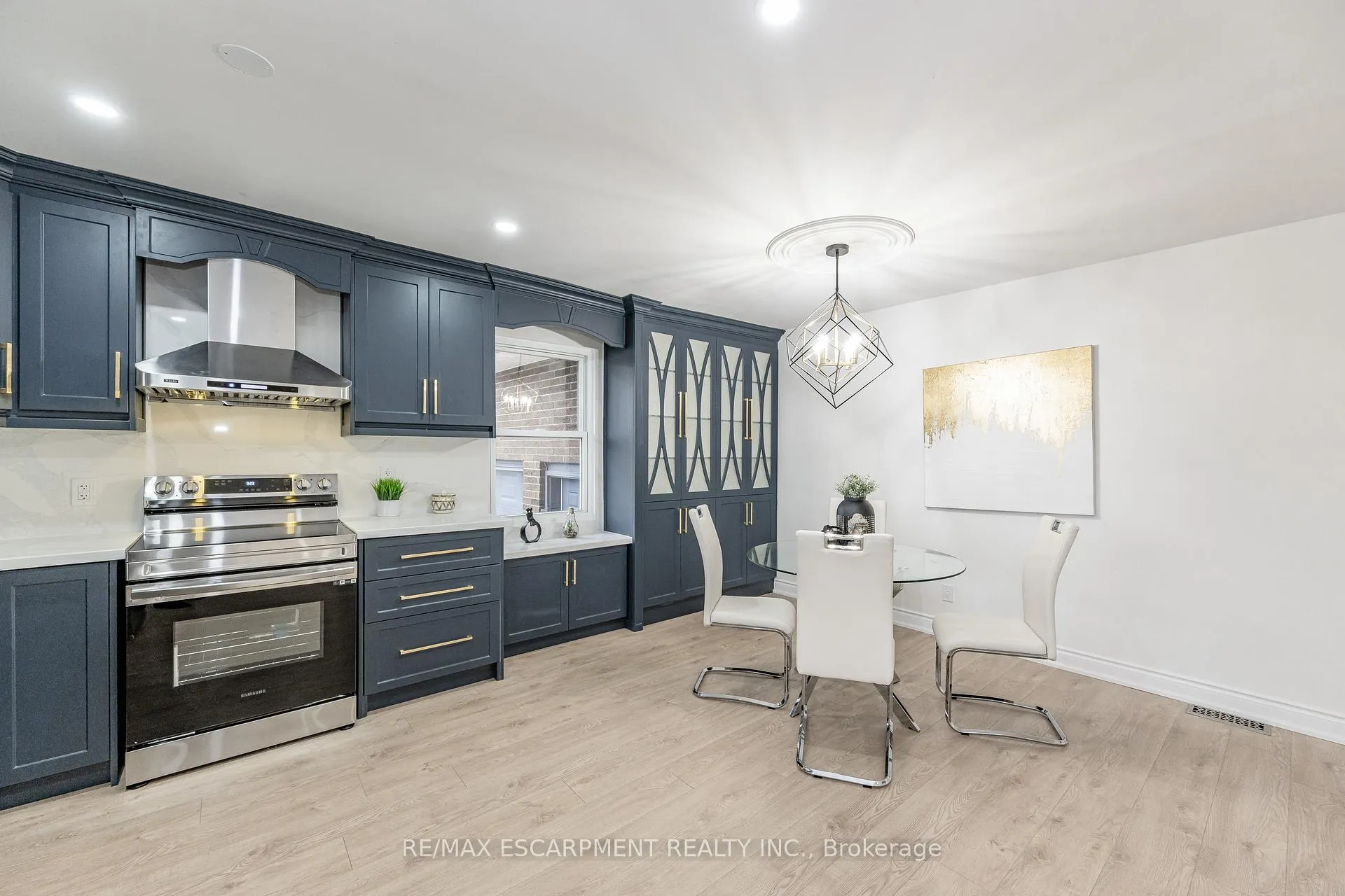 Photo 6 of Unit MAIN, 3045 Portage Road, Niagara Falls, Church's Lane — HOMEH