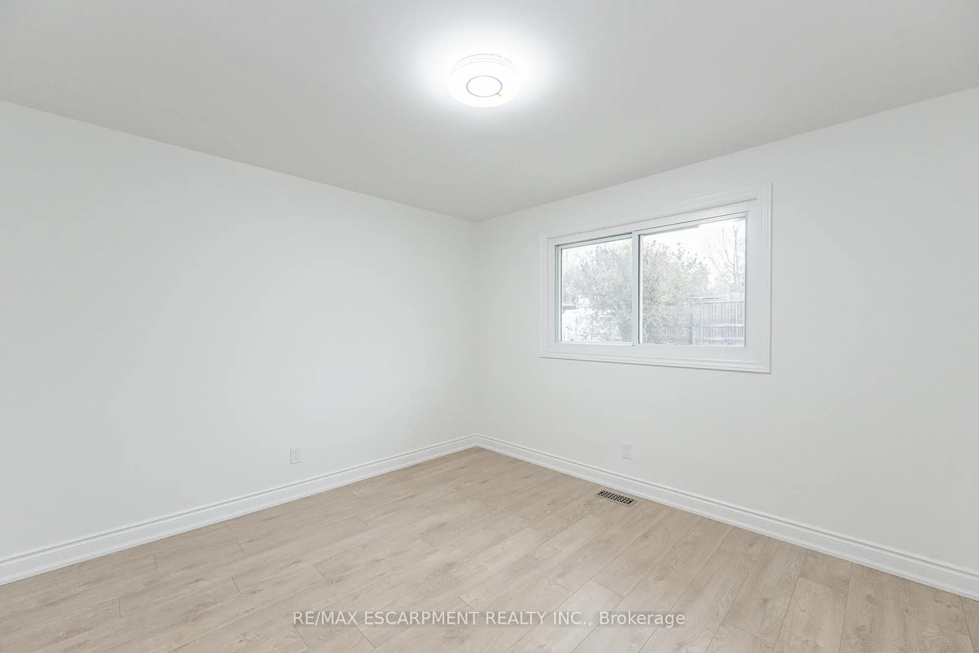 Photo 11 of Unit MAIN, 3045 Portage Road, Niagara Falls, Church's Lane — HOMEH