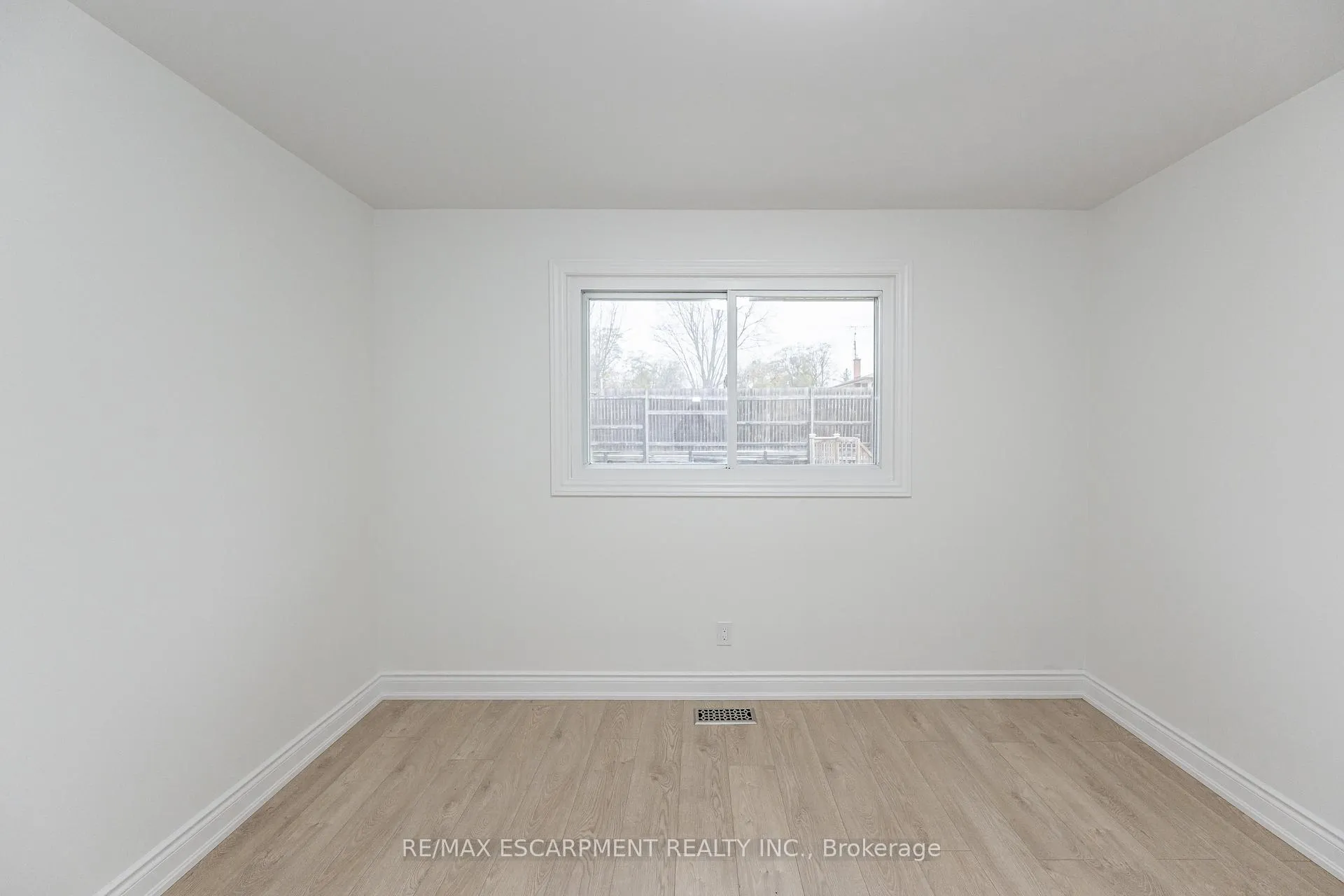 Photo 12 of Unit MAIN, 3045 Portage Road, Niagara Falls, Church's Lane — HOMEH