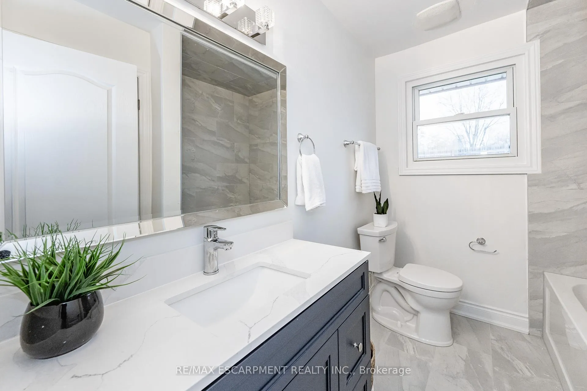 Photo 13 of Unit MAIN, 3045 Portage Road, Niagara Falls, Church's Lane — HOMEH