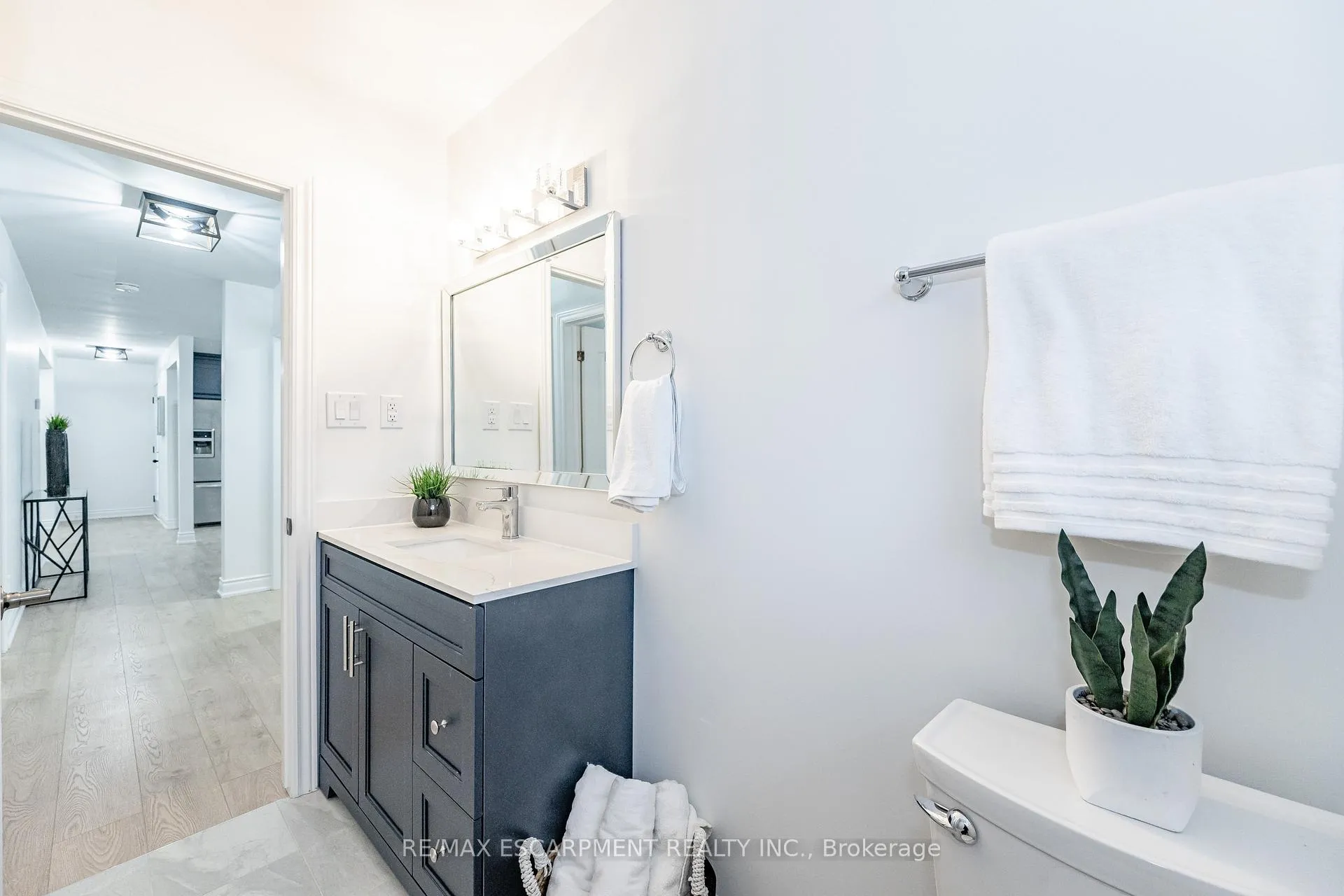 Photo 14 of Unit MAIN, 3045 Portage Road, Niagara Falls, Church's Lane — HOMEH