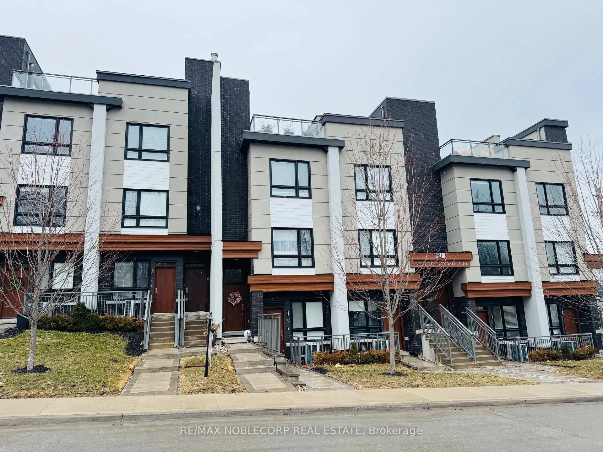 Photo 2 of Unit 10, 39 Robinson Street N, Grimsby, Grimsby East — HOMEH