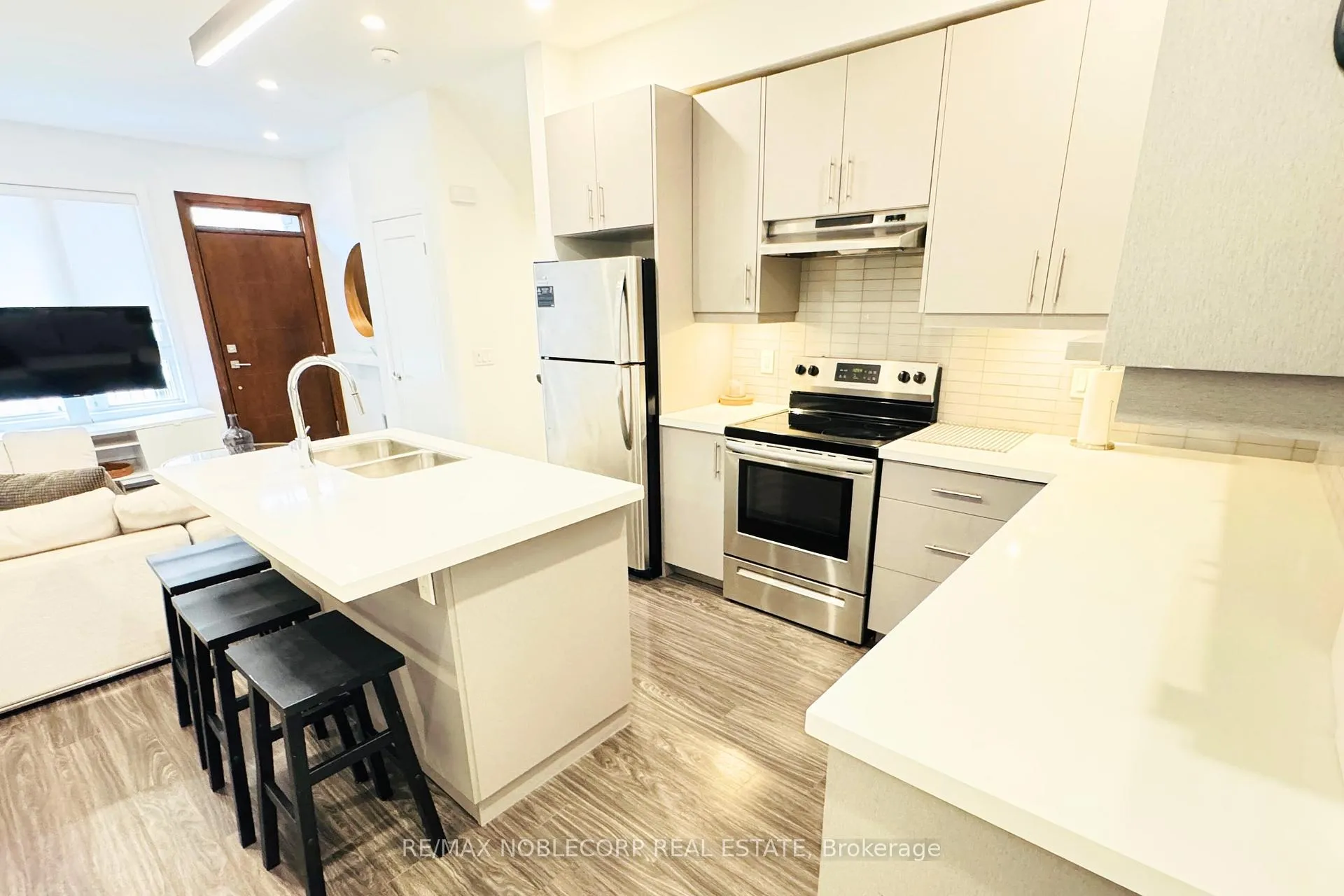Photo 9 of Unit 10, 39 Robinson Street N, Grimsby, Grimsby East — HOMEH