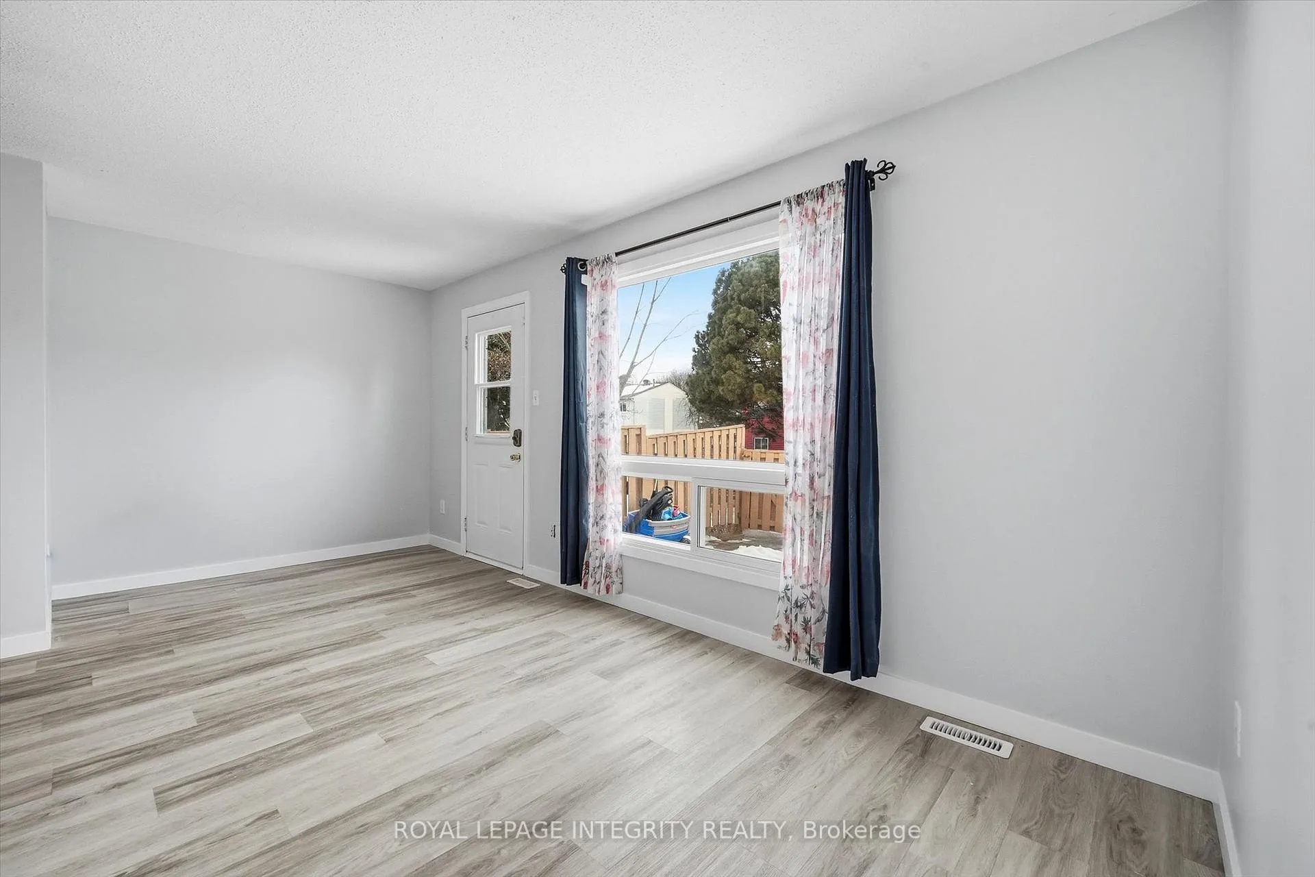 Photo 16 of Unit 5, 228 Millroad Way, Ottawa, Chatelaine Village — HOMEH