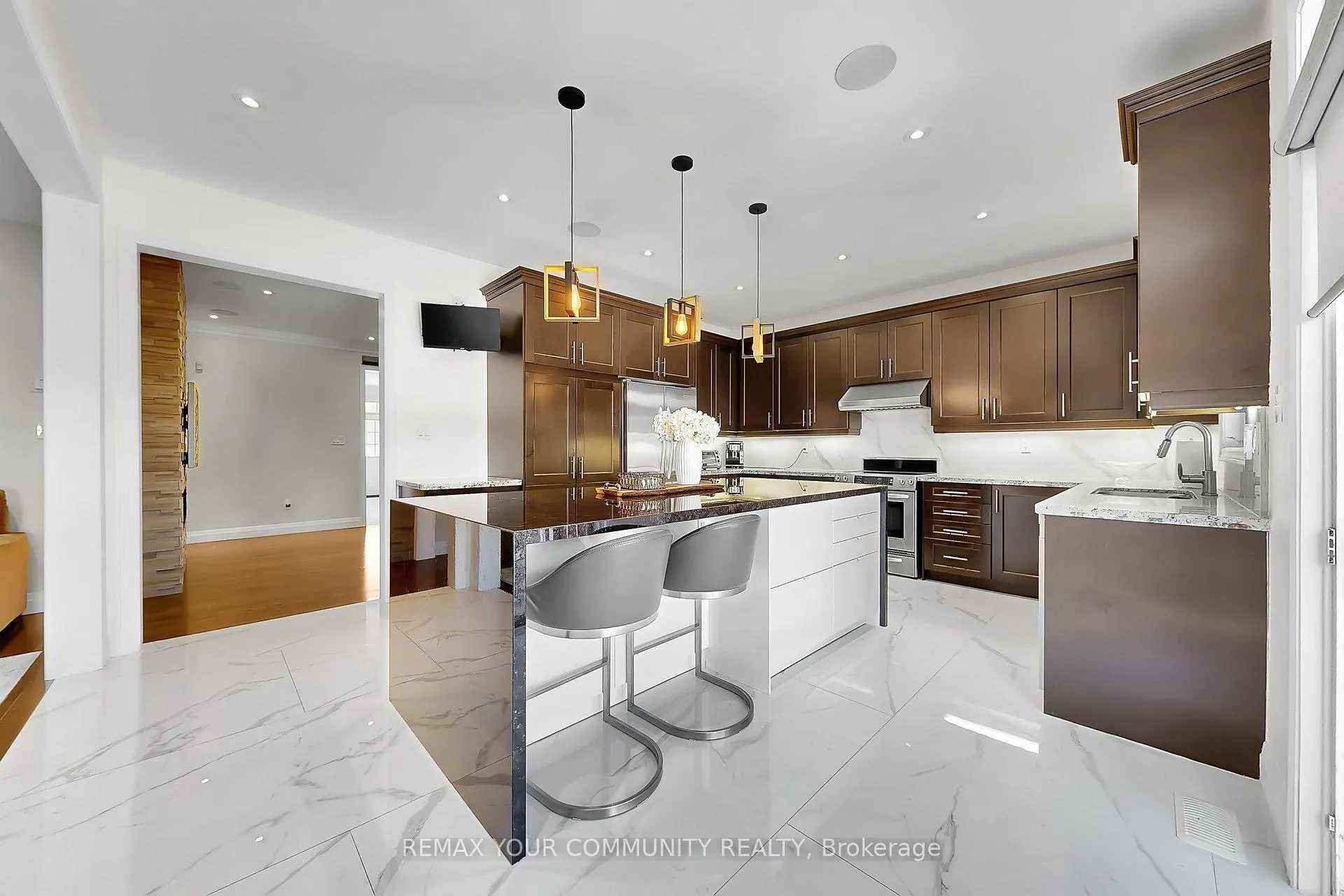 Photo 11 of 67 Trudeau Drive, Vaughan, Vellore Village — HOMEH