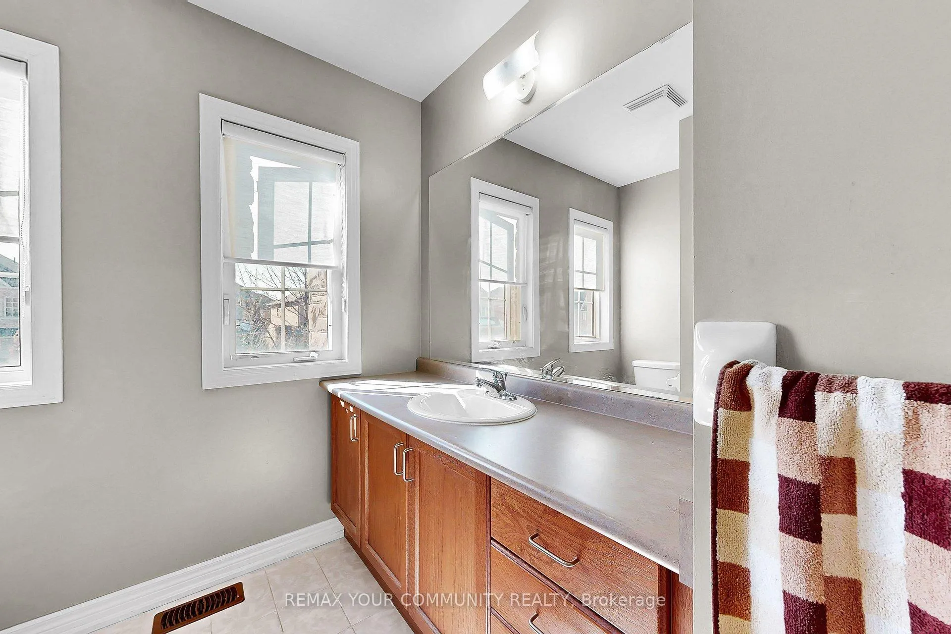 Photo 25 of 67 Trudeau Drive, Vaughan, Vellore Village — HOMEH