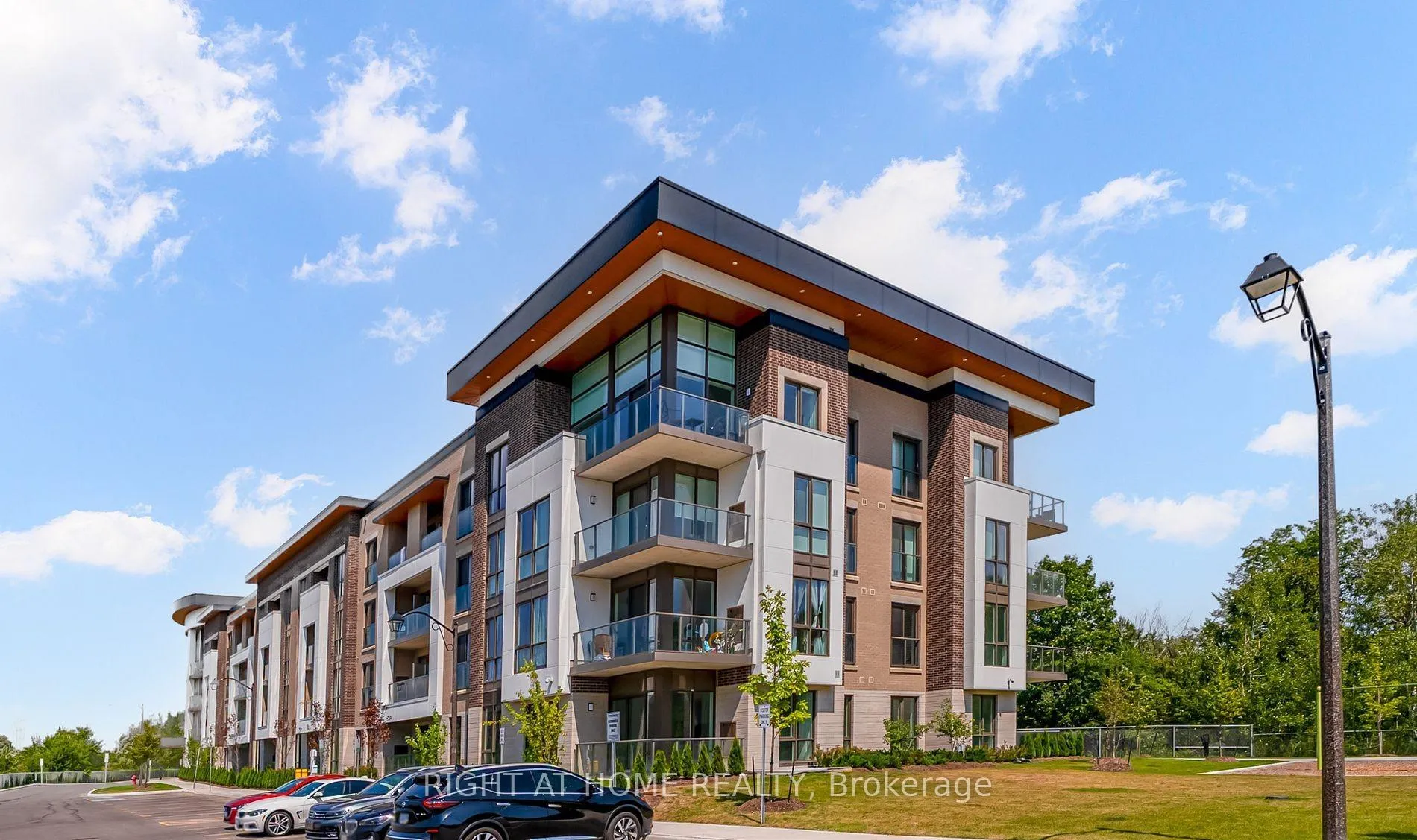 Photo 3 of Unit 425, 385 Arctic Red Drive, Oshawa, Windfields — HOMEH
