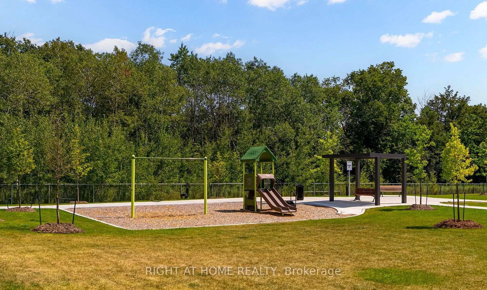 Photo 7 of Unit 425, 385 Arctic Red Drive, Oshawa, Windfields — HOMEH