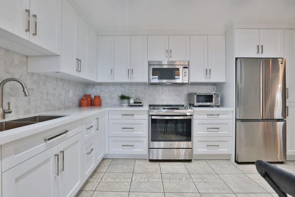 Photo 10 of Unit PH7, 2185 Marine Drive, Oakville, Bronte — HOMEH