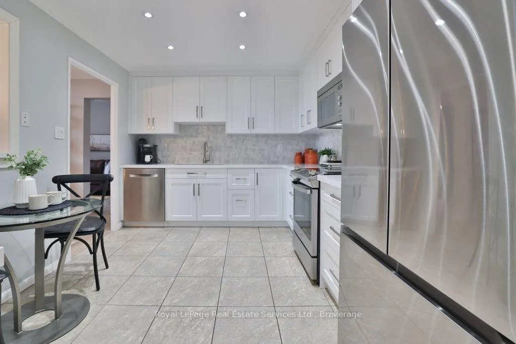 Photo 11 of Unit PH7, 2185 Marine Drive, Oakville, Bronte — HOMEH