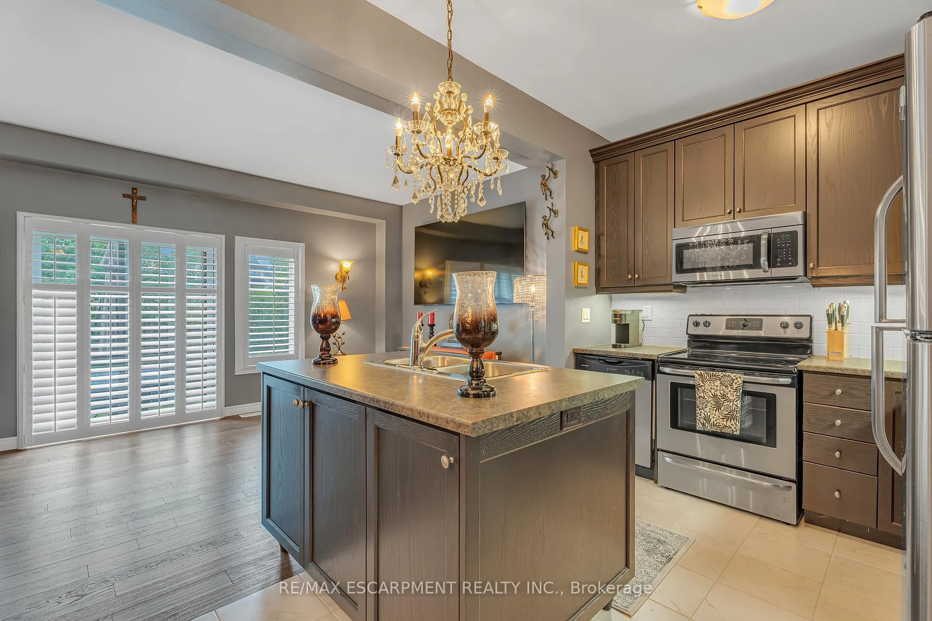 Photo 9 of 72 Dodman Crescent, Hamilton, Meadowlands — HOMEH