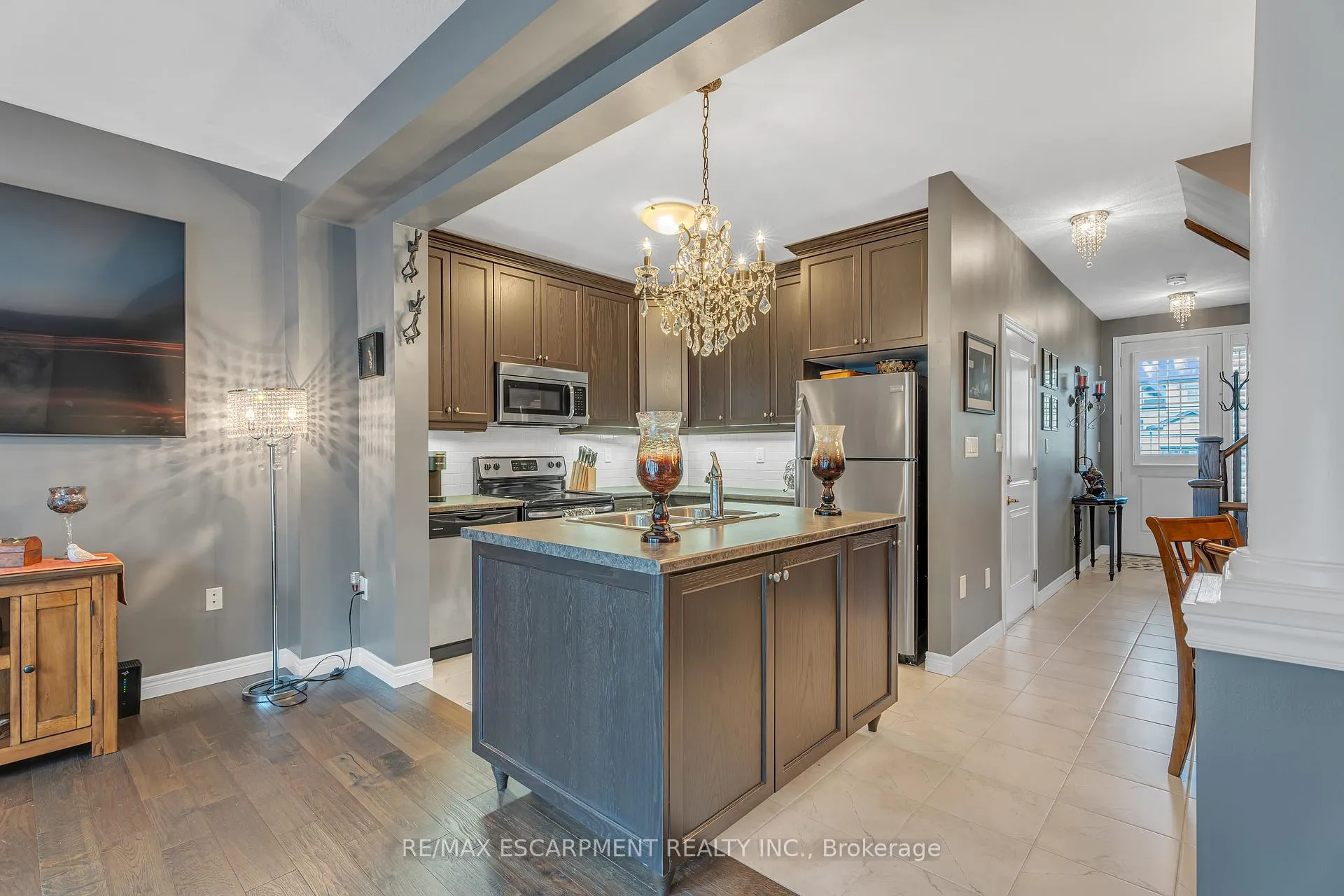 Photo 10 of 72 Dodman Crescent, Hamilton, Meadowlands — HOMEH