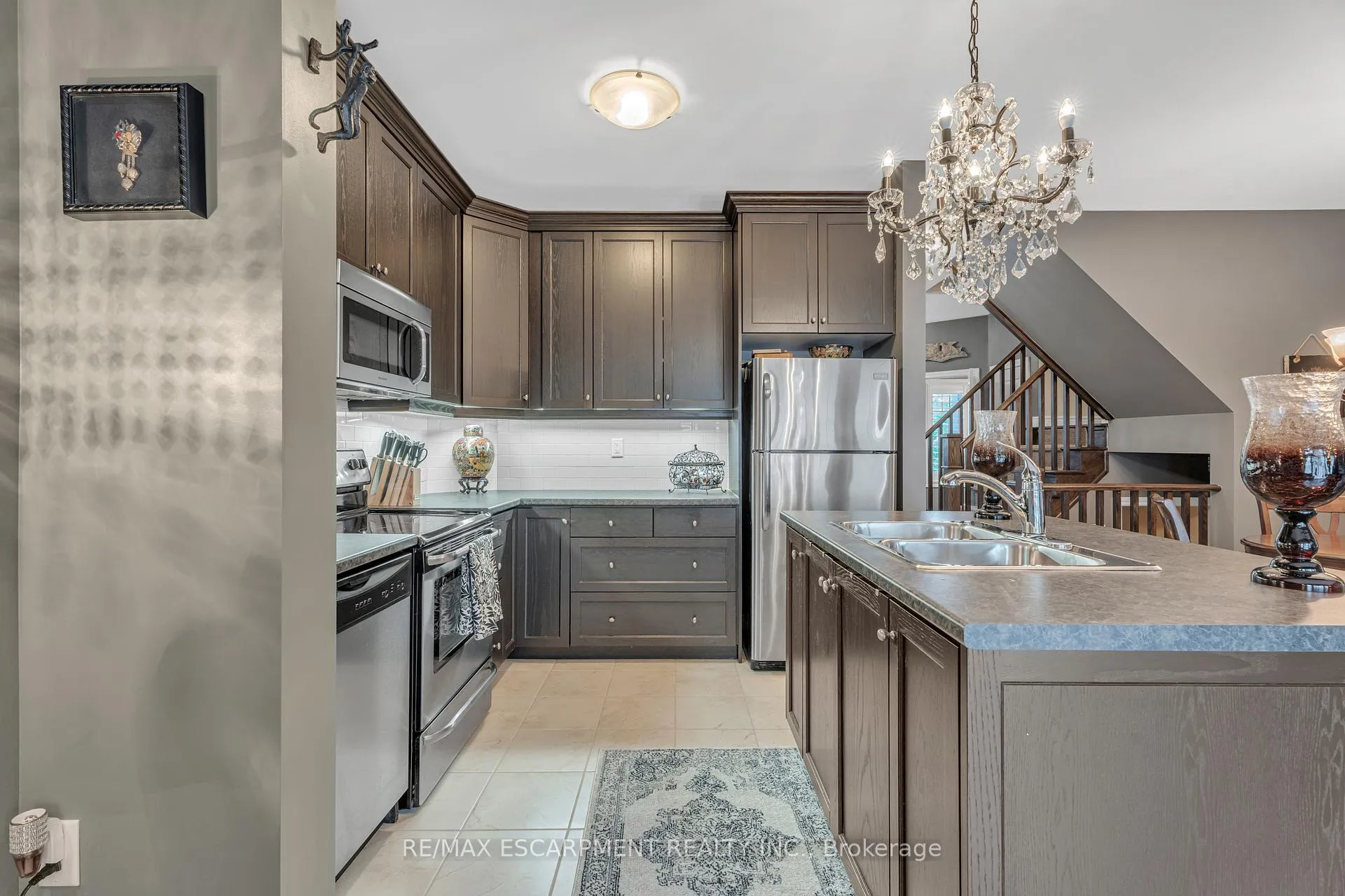 Photo 11 of 72 Dodman Crescent, Hamilton, Meadowlands — HOMEH
